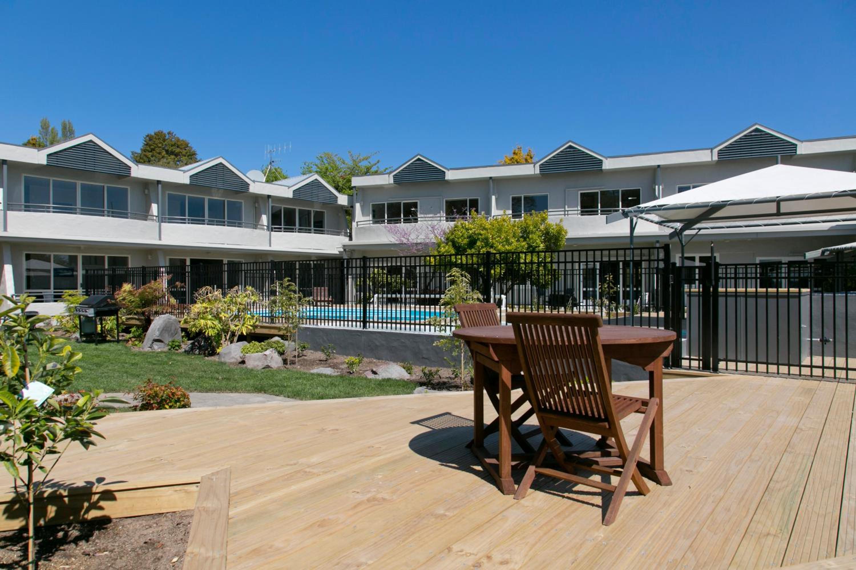 Two-Bedroom Apartment with Pool View - Photo 13