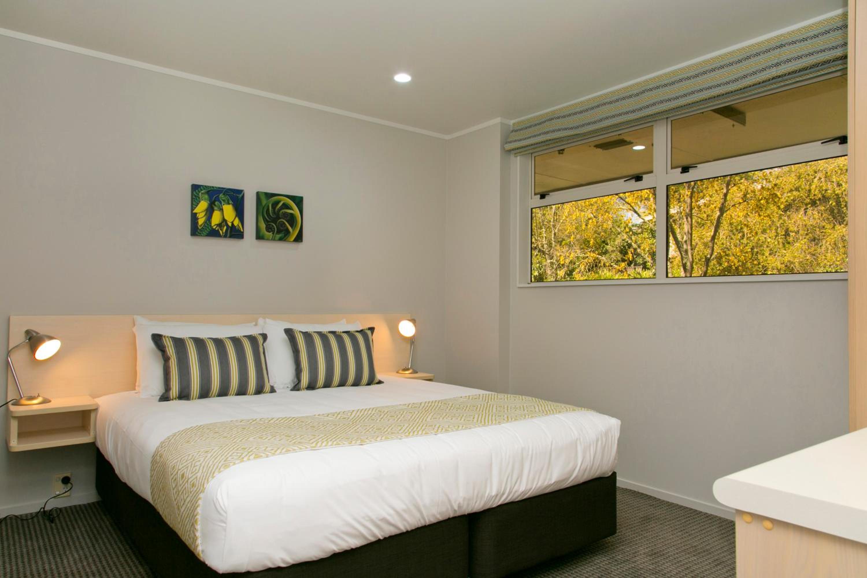 One-Bedroom Apartment with Pool View - Photo 2