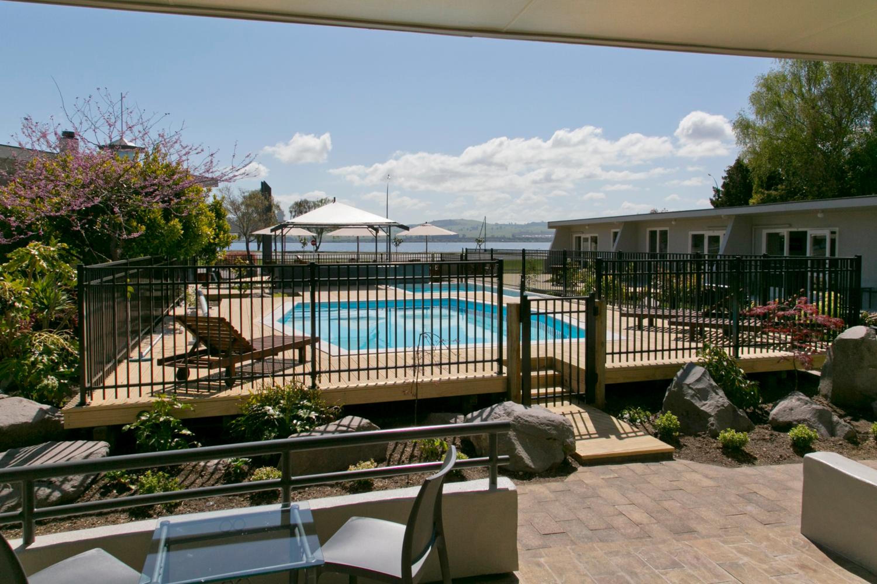 One-Bedroom Apartment with Pool View - Photo 9