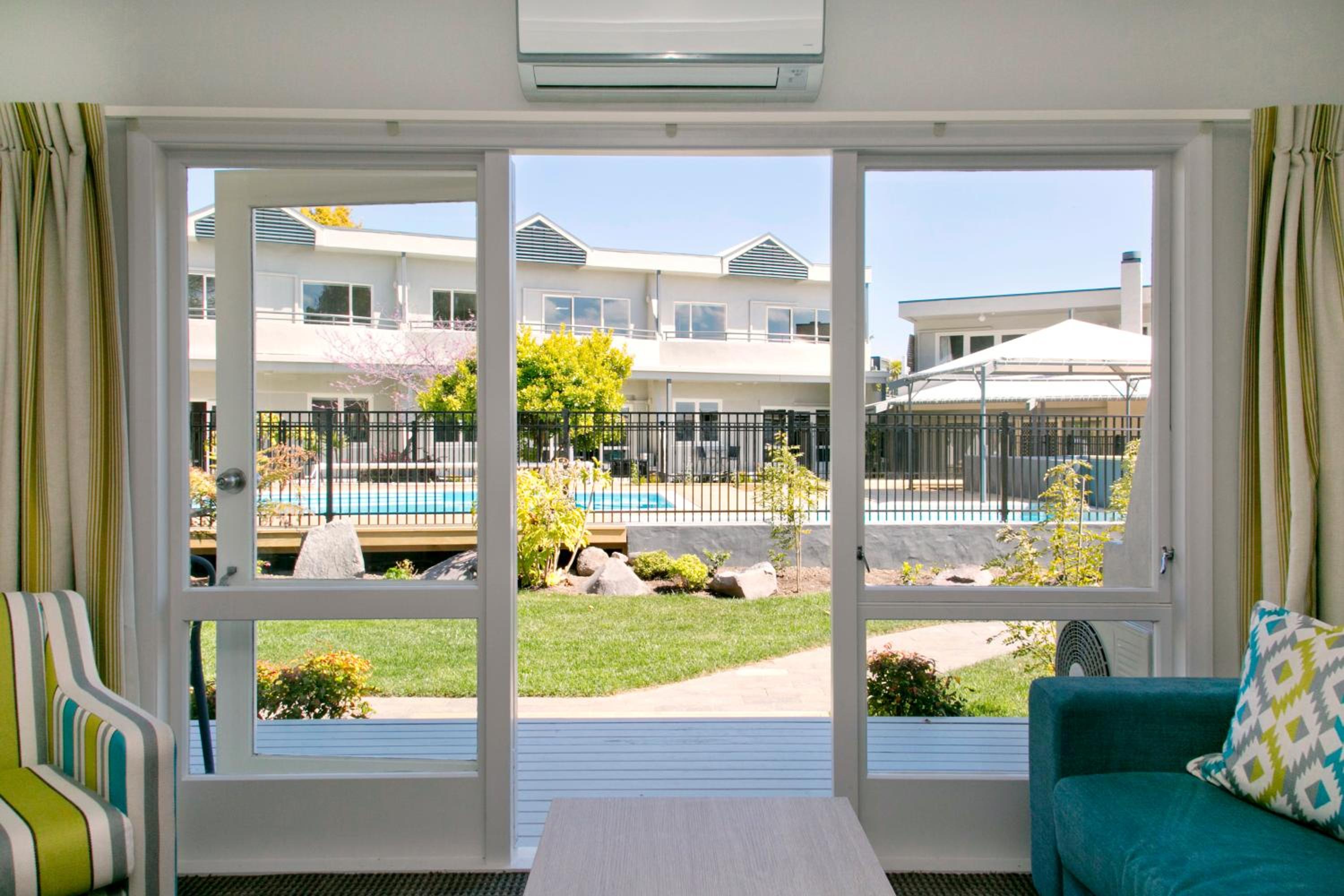Two-Bedroom Apartment with Pool View - Photo 7