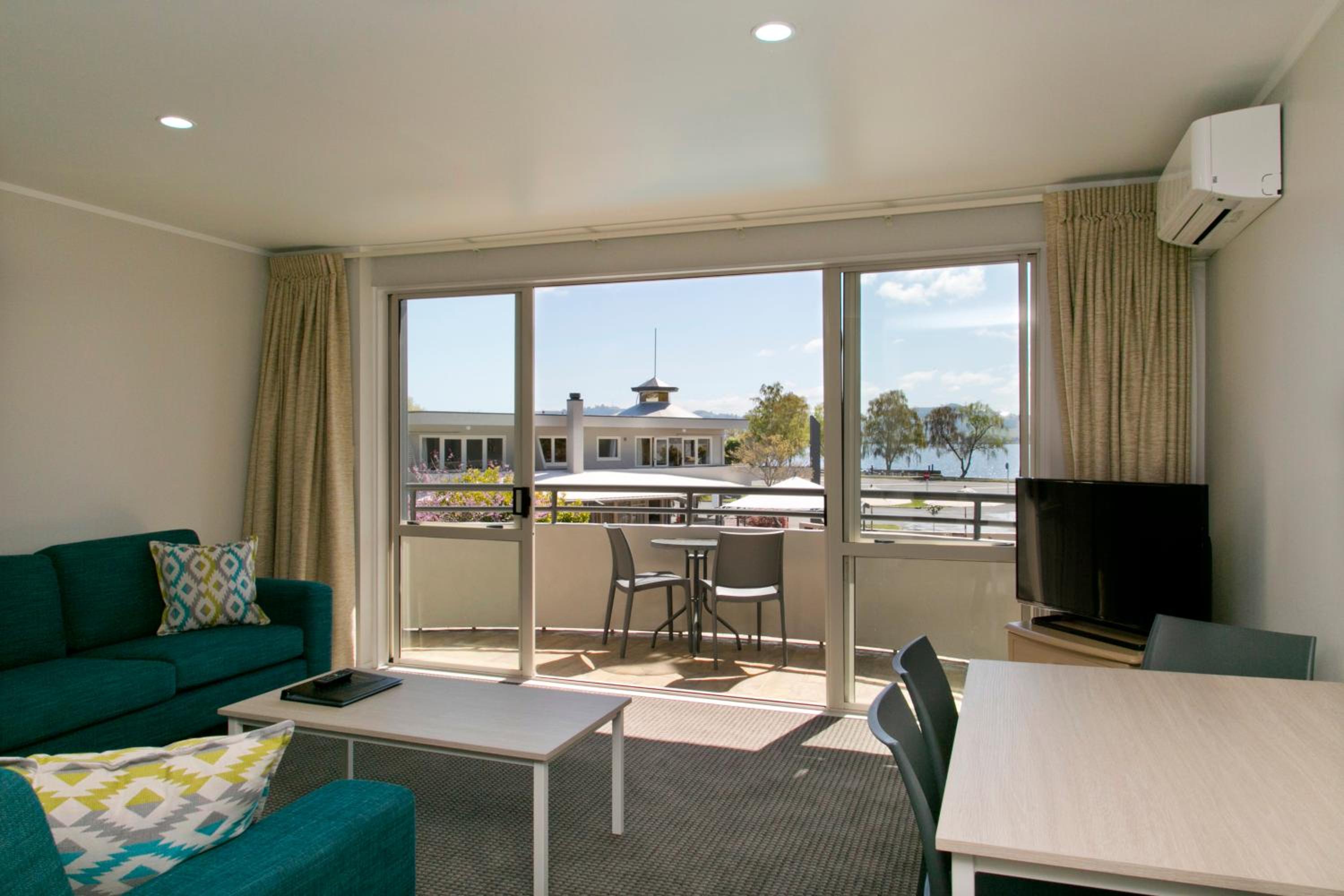 Studio with Lake View - Photo 2