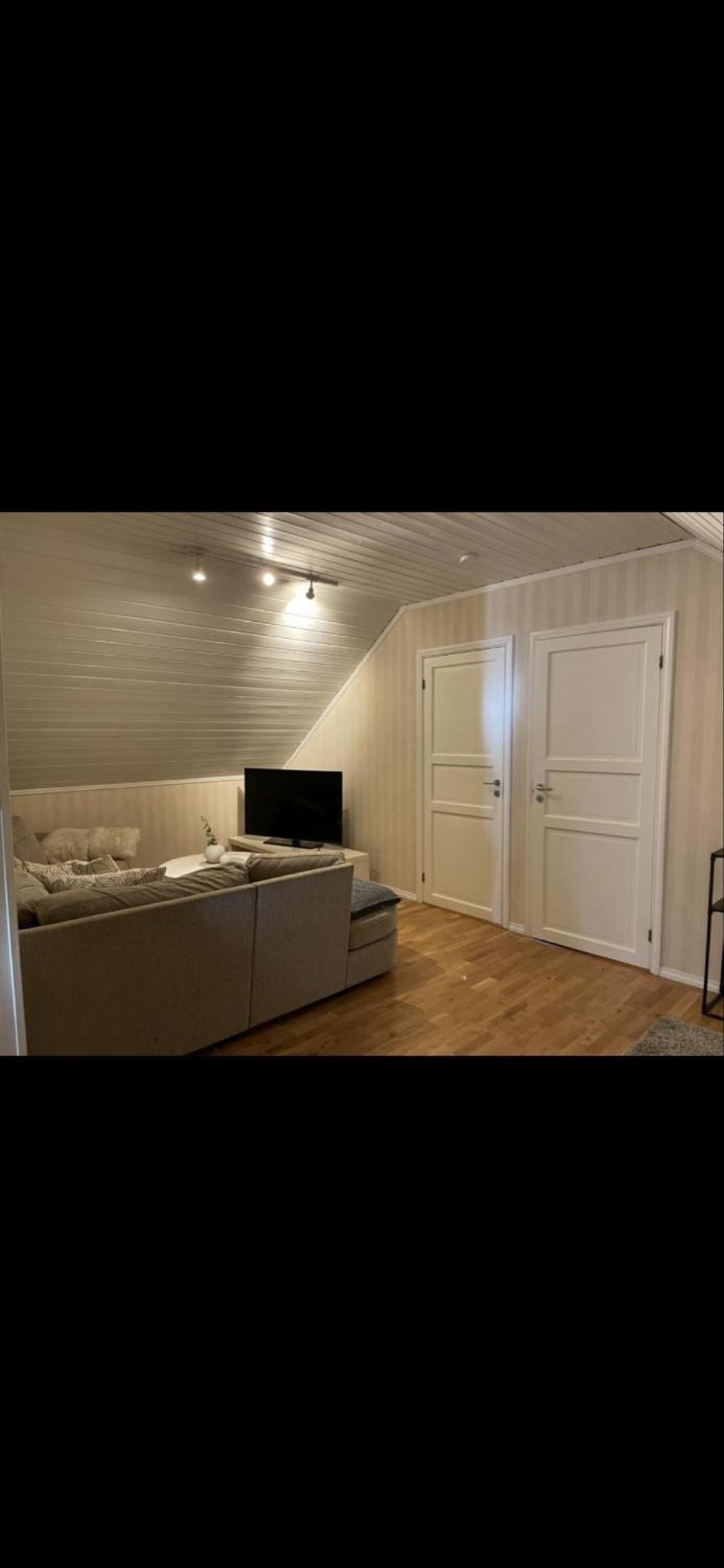 Five-Bedroom House photo 1