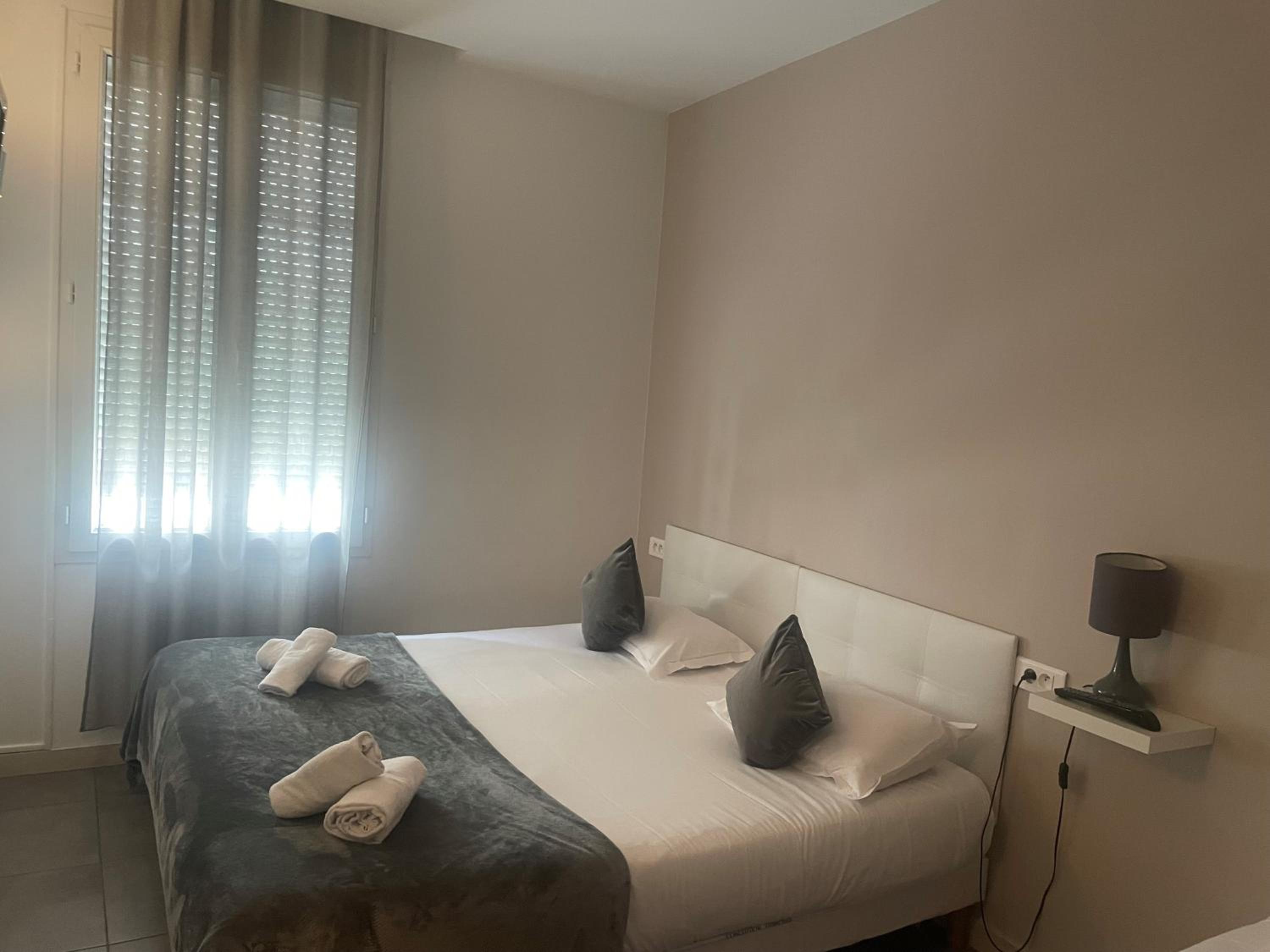 Double Room - Photo 4