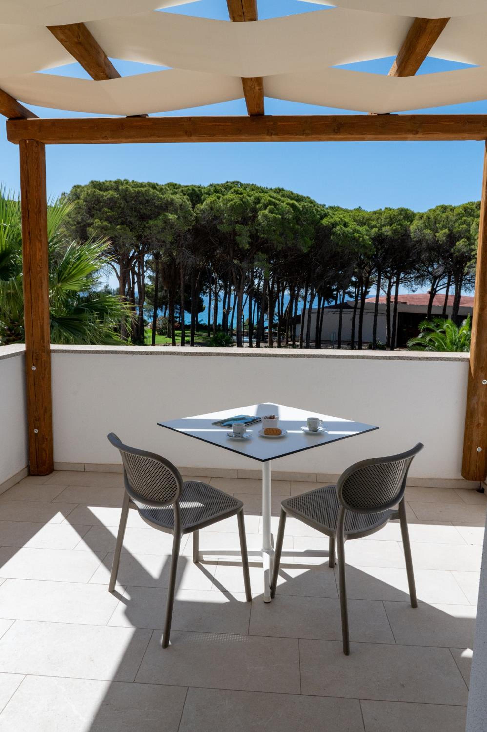 Junior Suite with Sea View - Photo 4