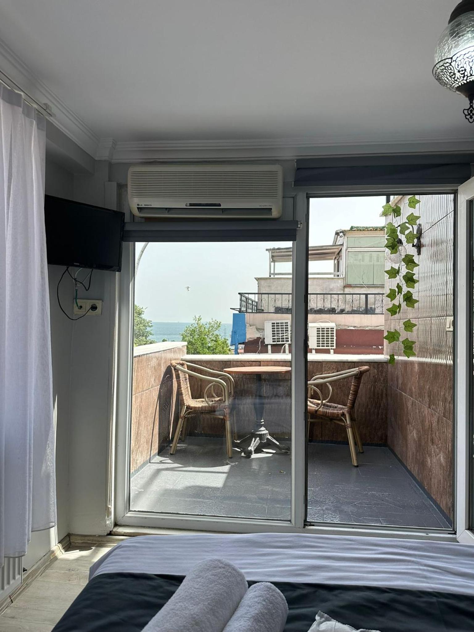 Deluxe Double Room with Balcony and Sea View photo 2