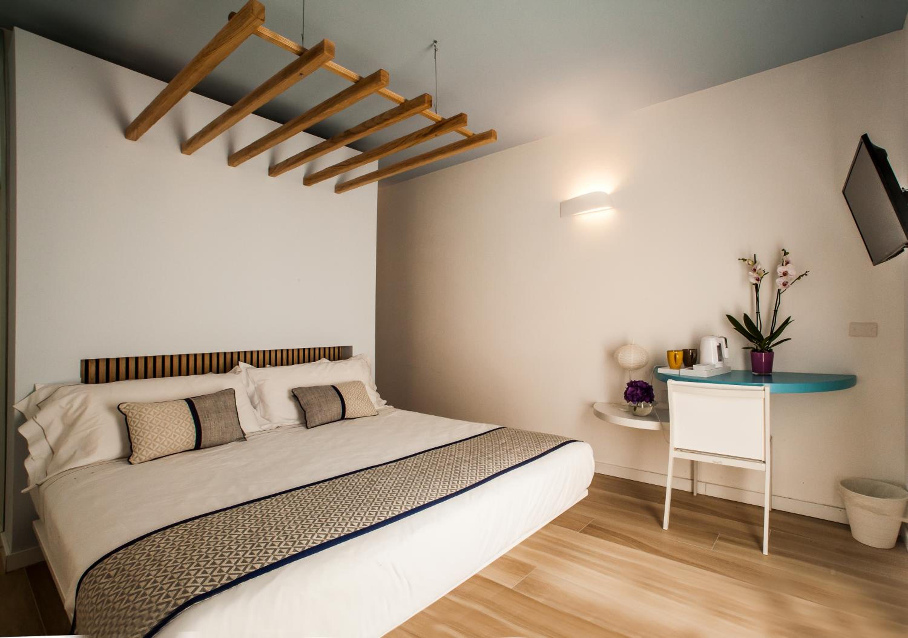 Deluxe Double or Twin Room - Photo 3