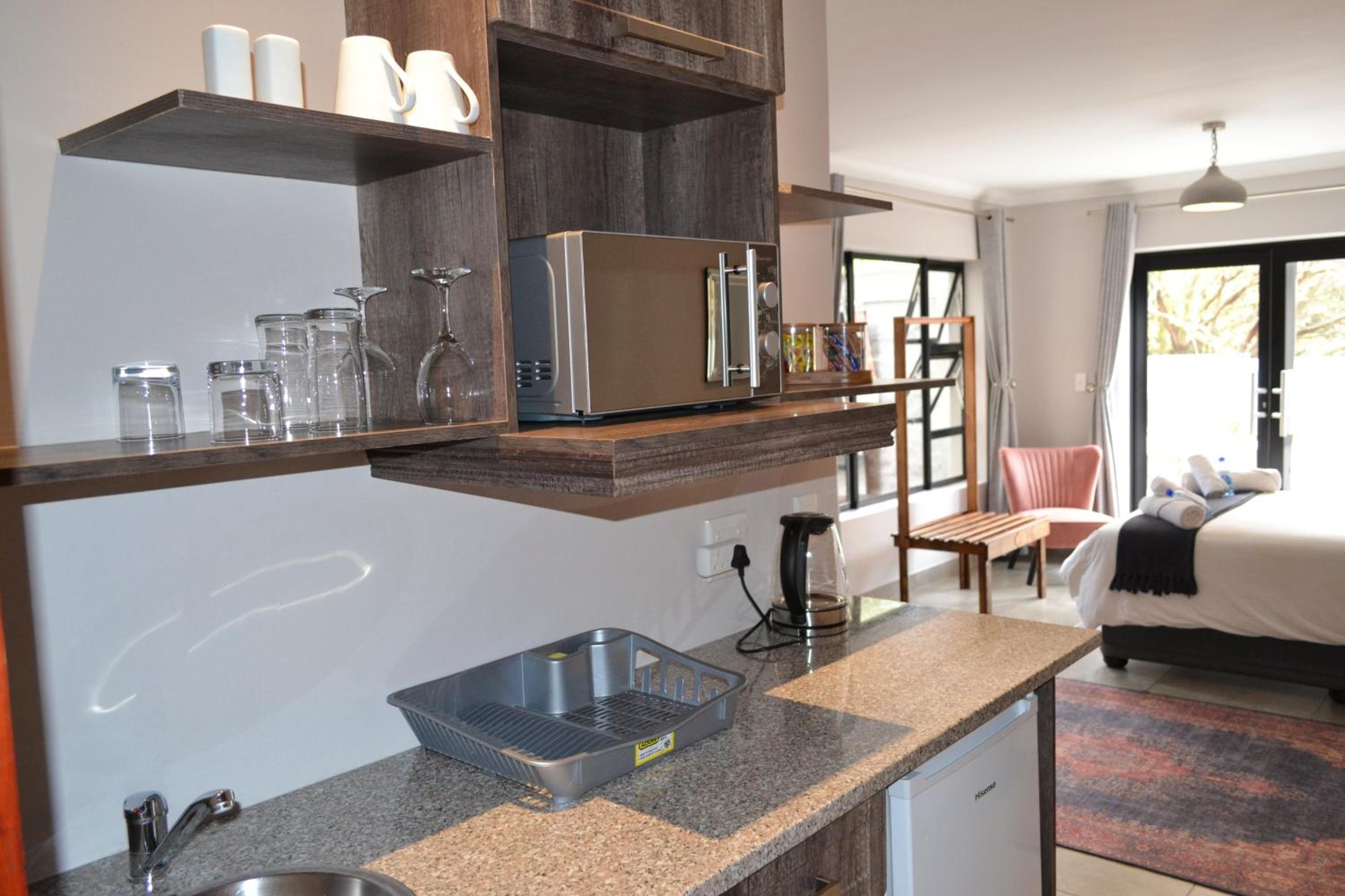 Double or Twin Room with Bathroom - Photo 5