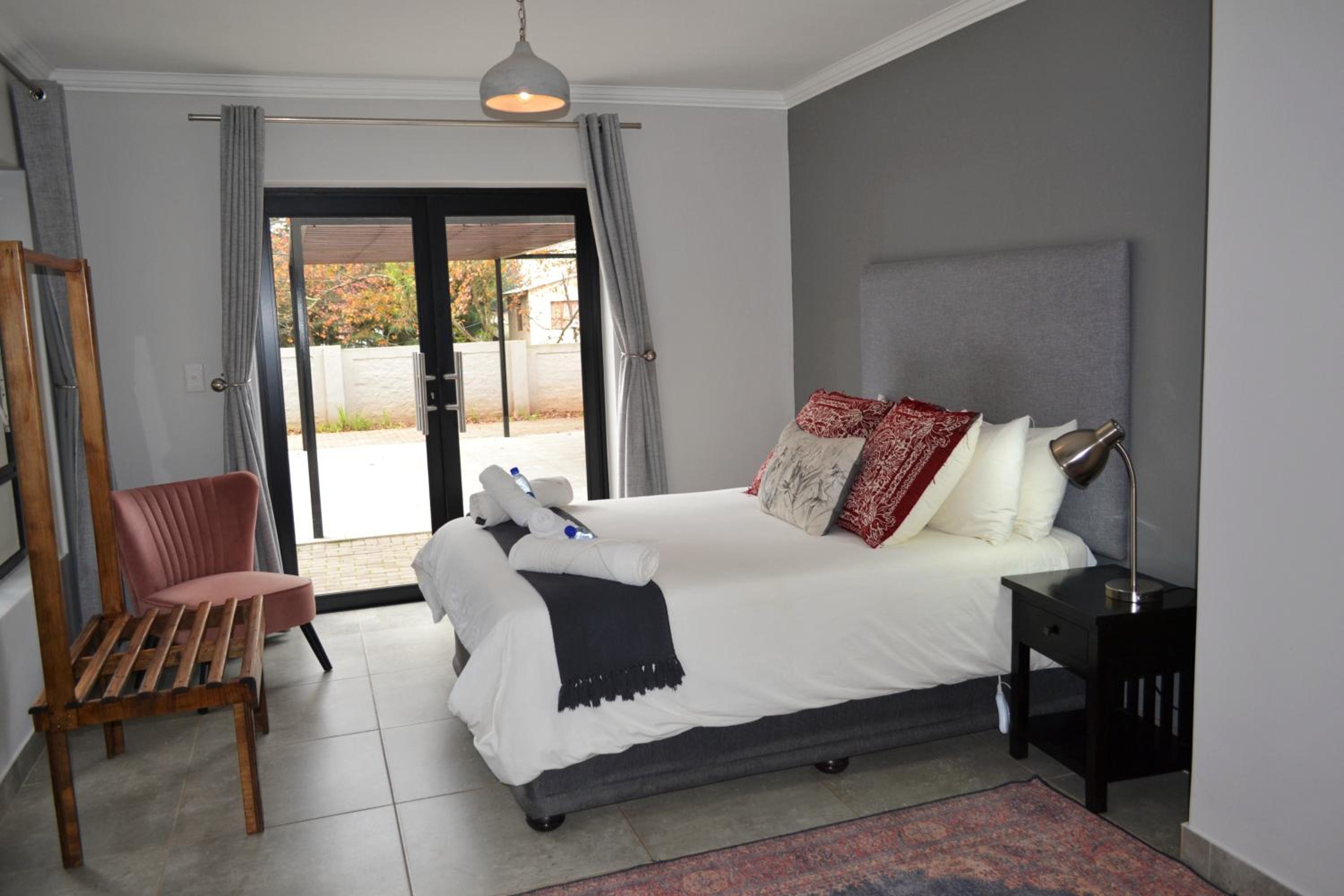 Double or Twin Room with Bathroom - Photo 8