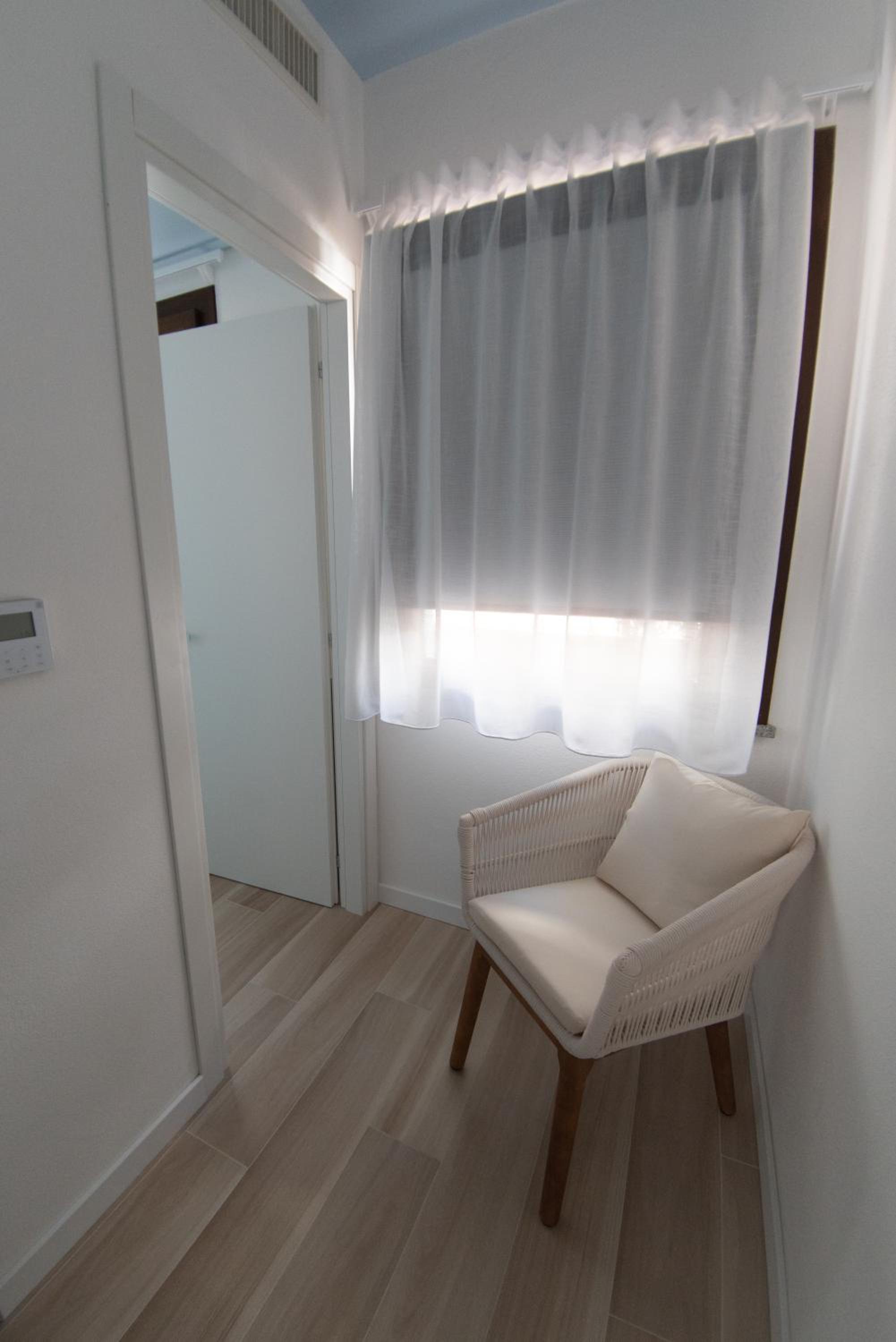 Deluxe Double or Twin Room - Photo 10