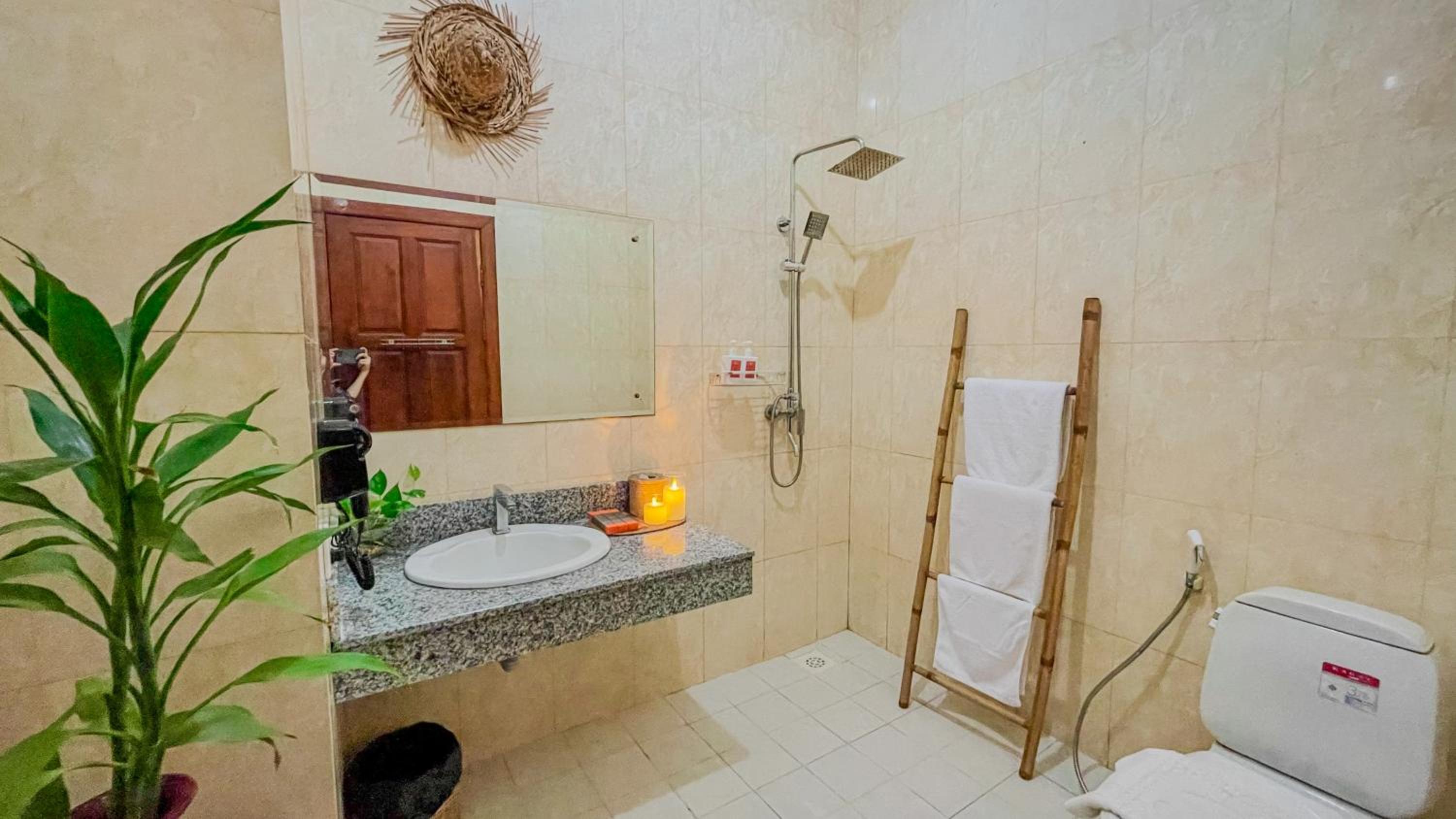 Deluxe Double or Twin Room @ Free Pickup - Photo 9