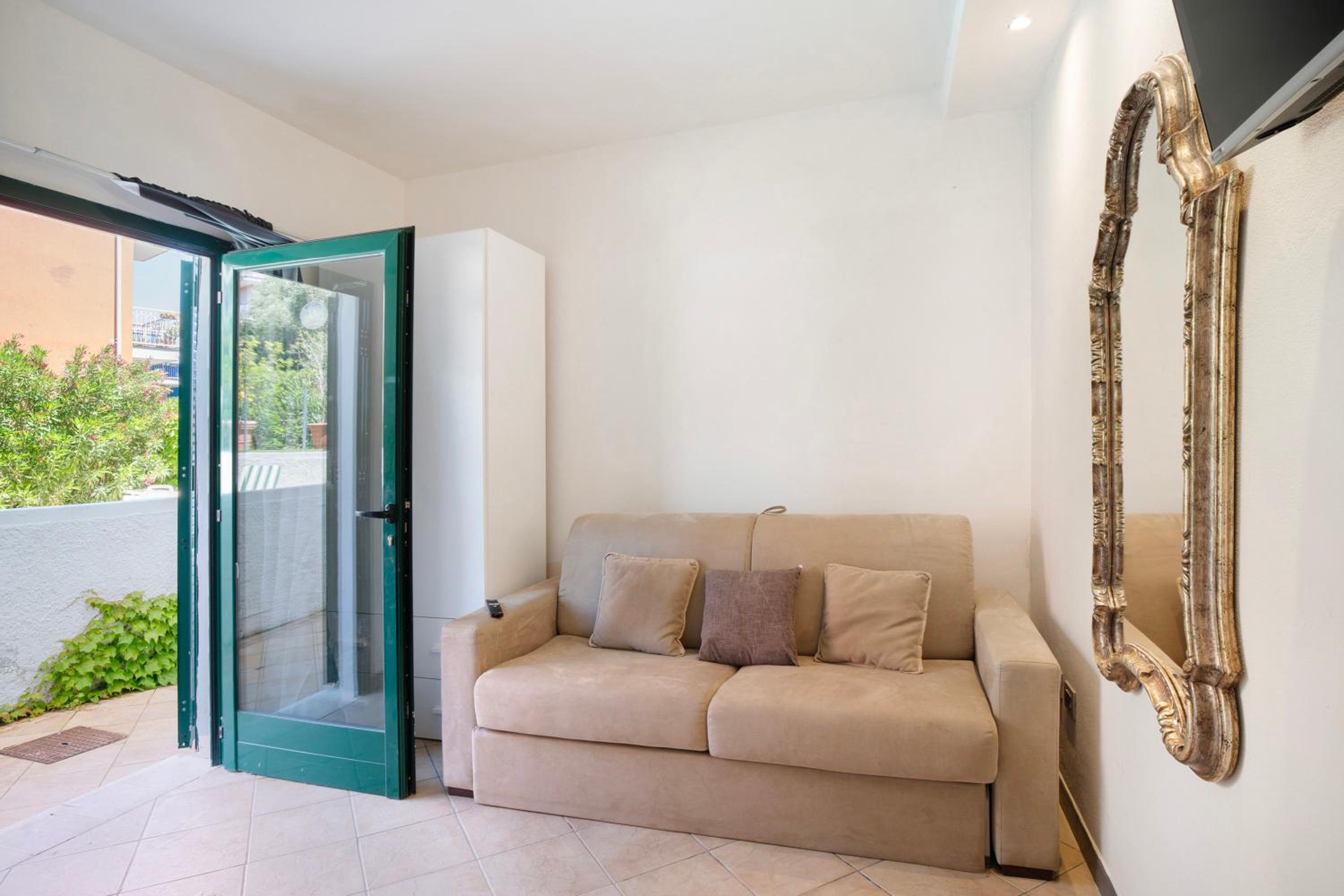 Superior One-Bedroom Apartment