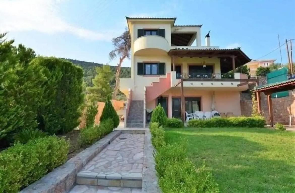 One-Bedroom Apartment With Garden View photo 2