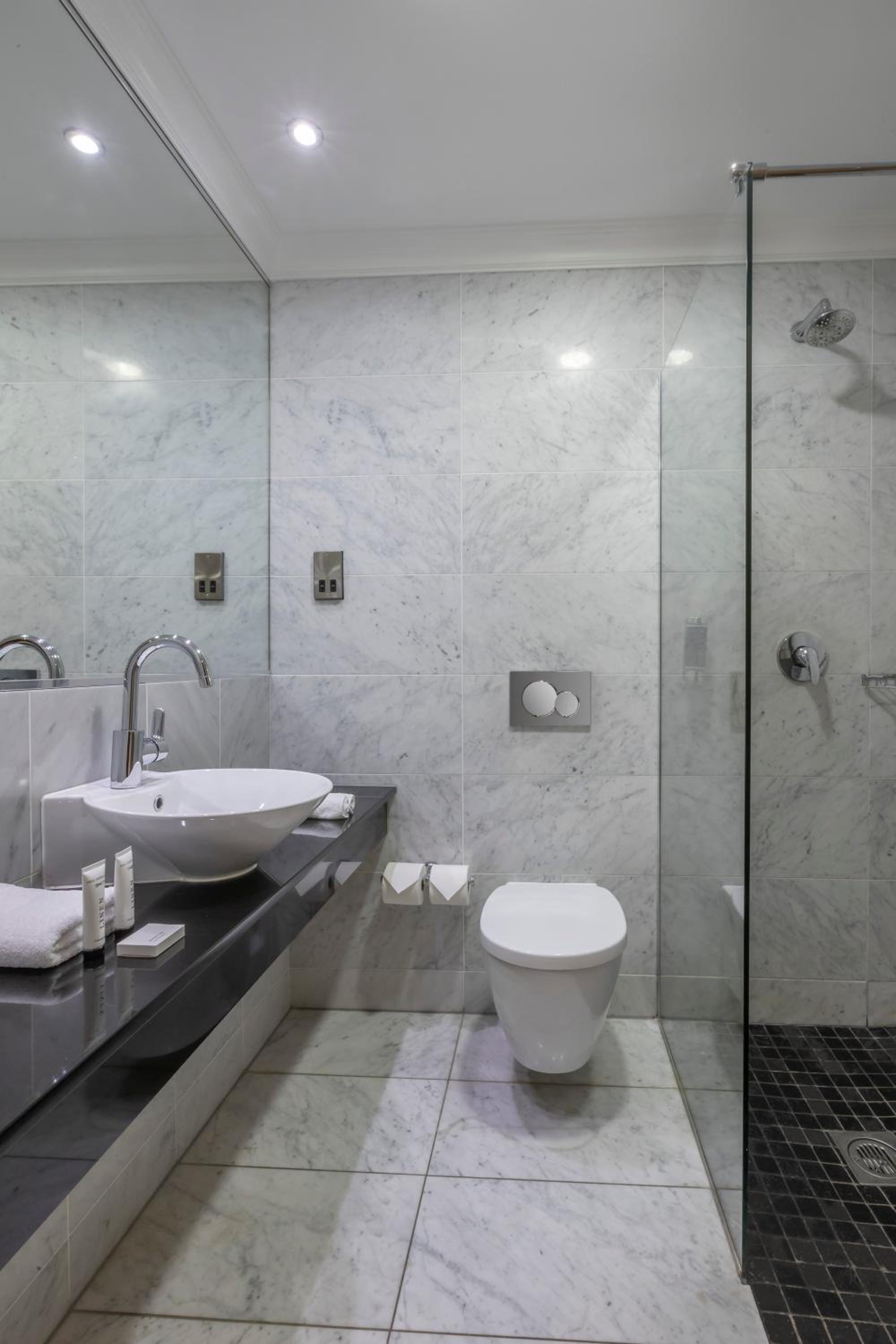 Deluxe Seaview King - Photo 3