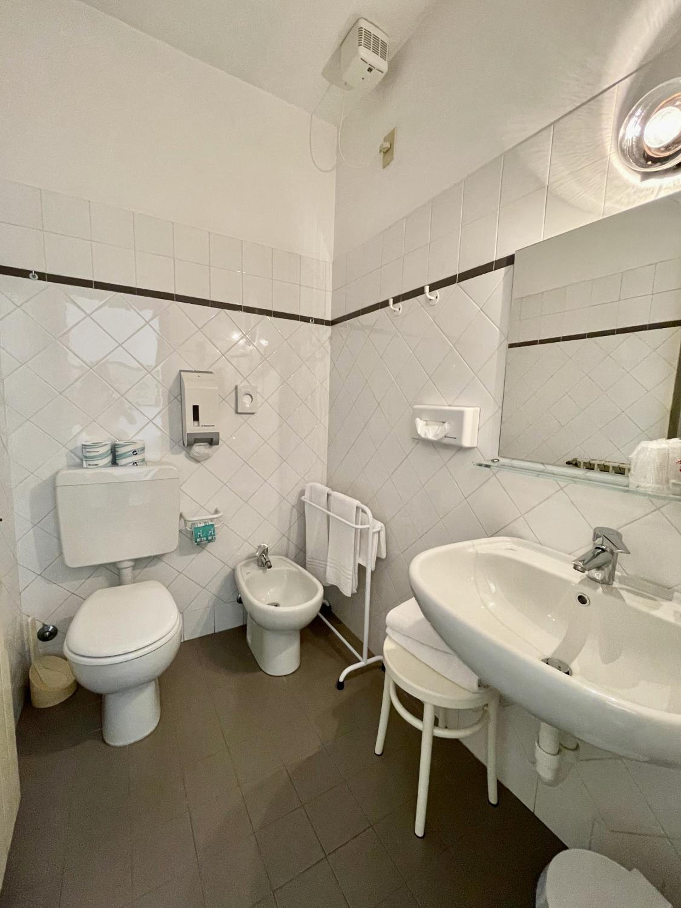 Double or Twin Room photo 3