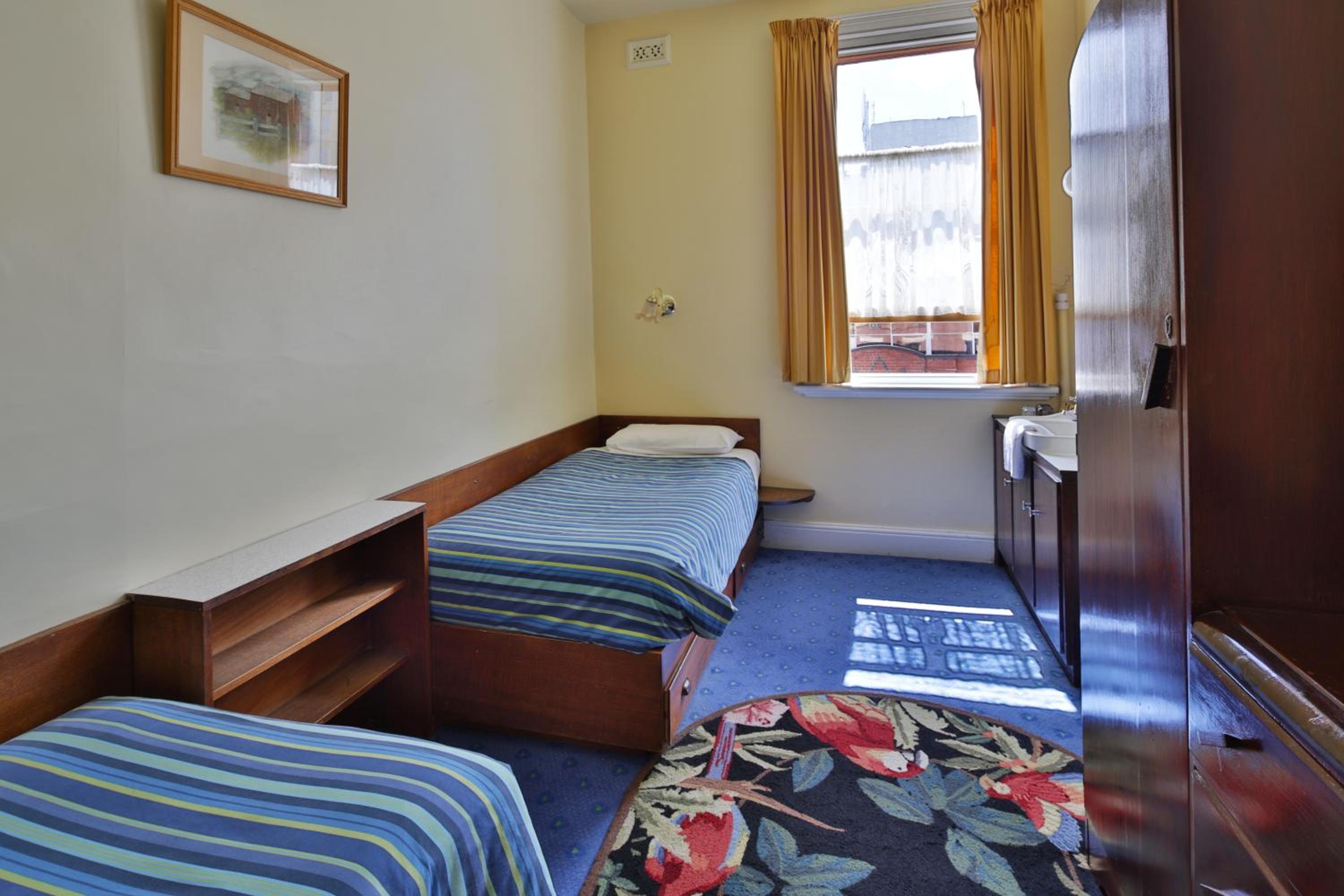 Standard Twin Room with Shared Bathroom