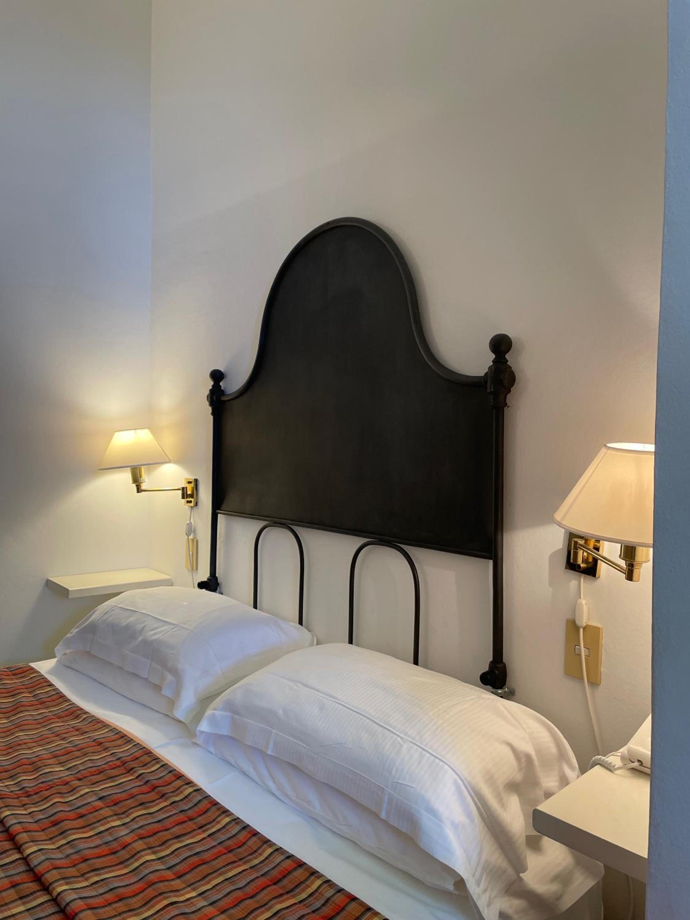 Double or Twin Room - Photo 8