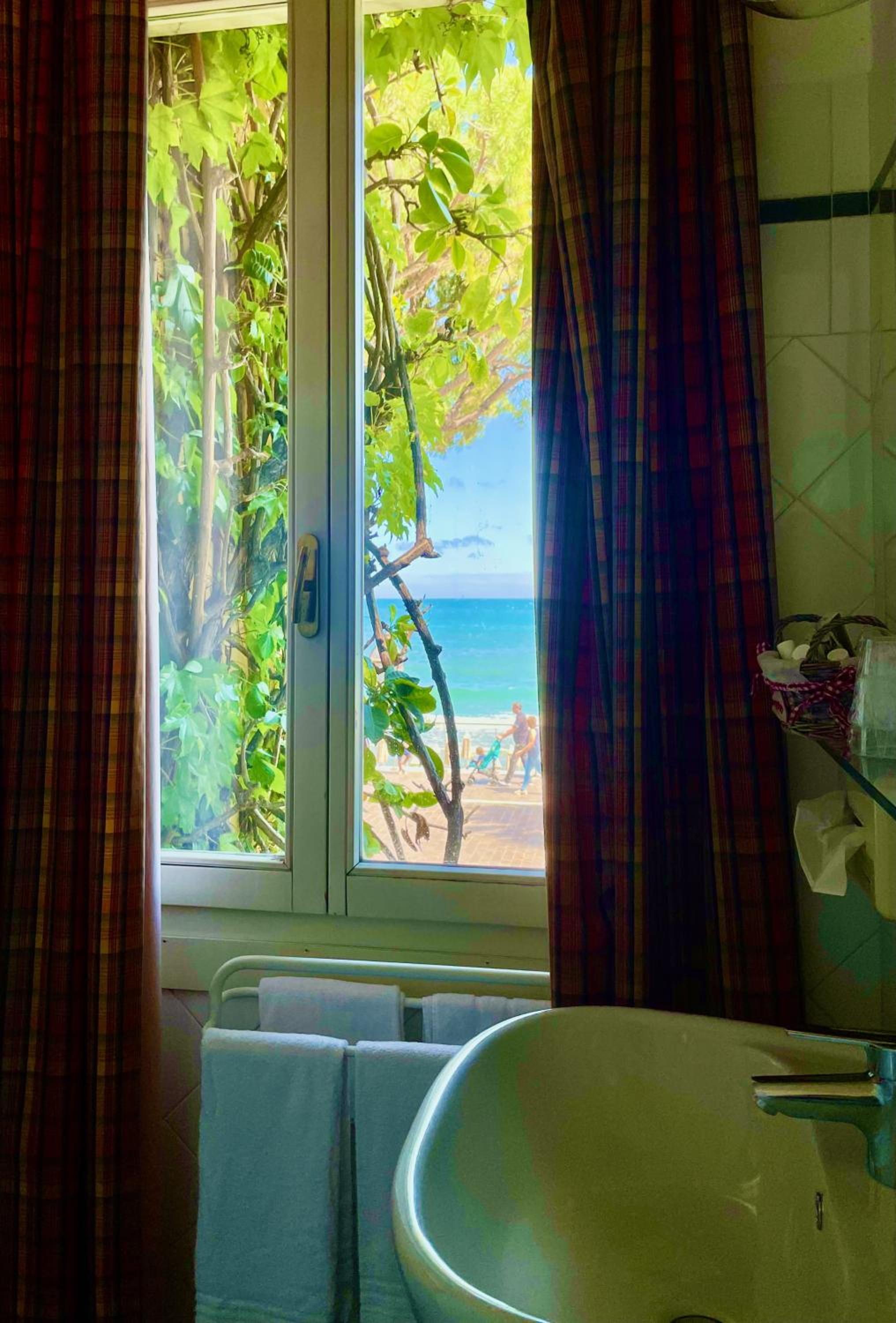 Double or Twin Room with Sea View photo 2