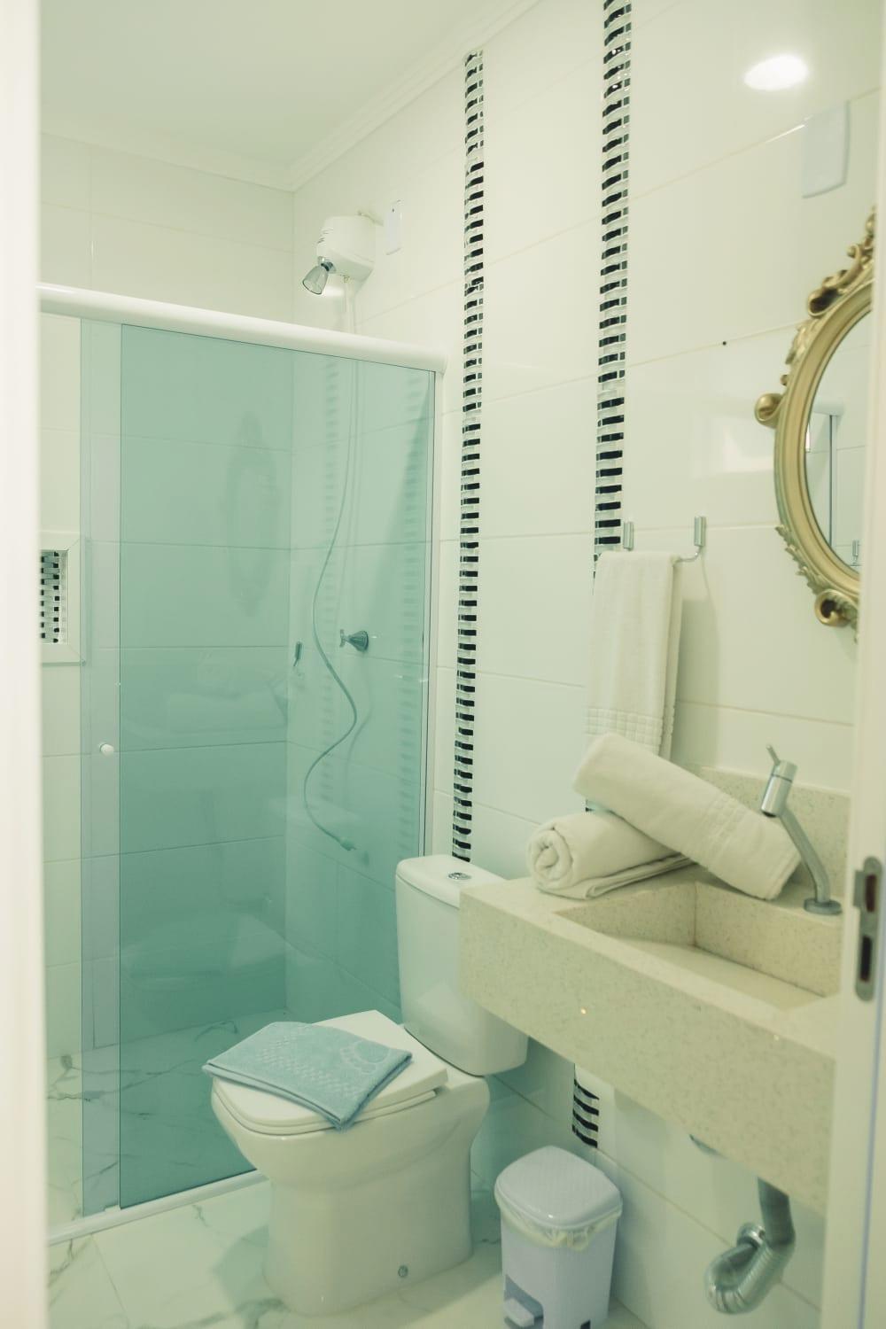 Suite with Balcony - Photo 9