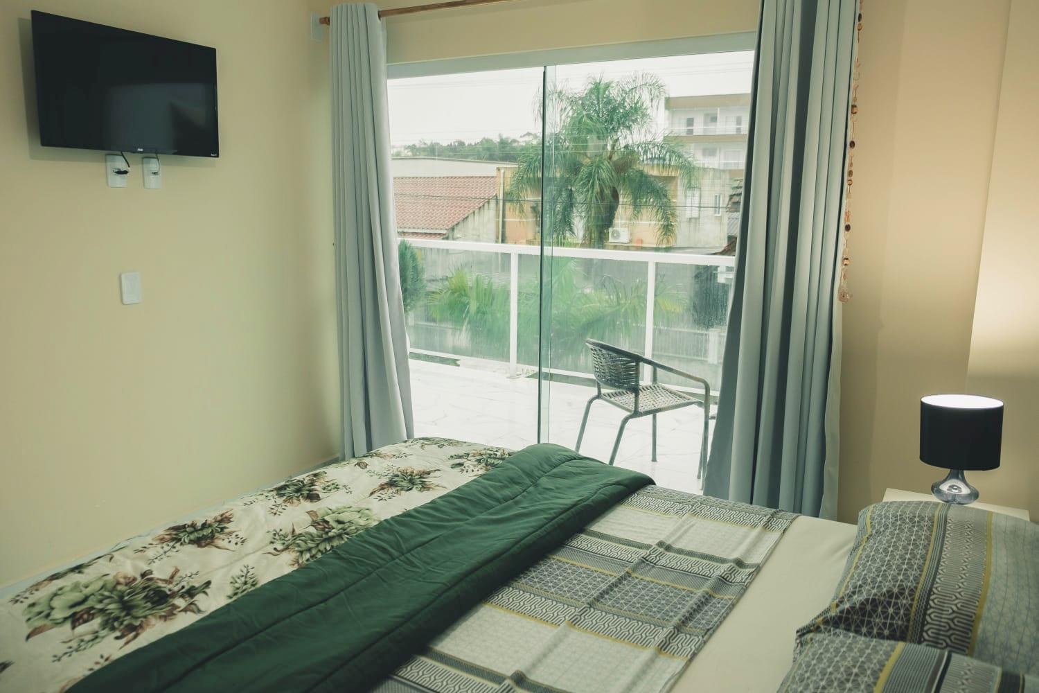 Suite with Balcony - Photo 3
