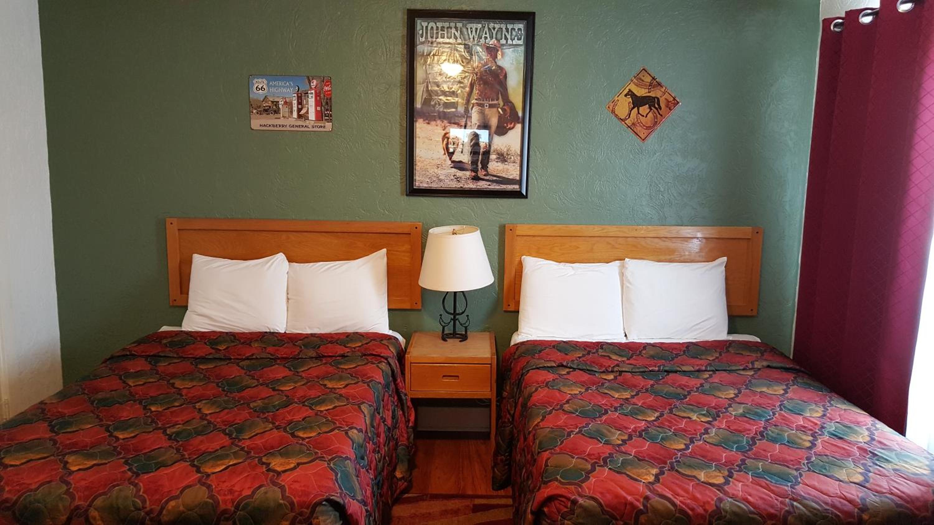 Room with Three Beds - Photo 6