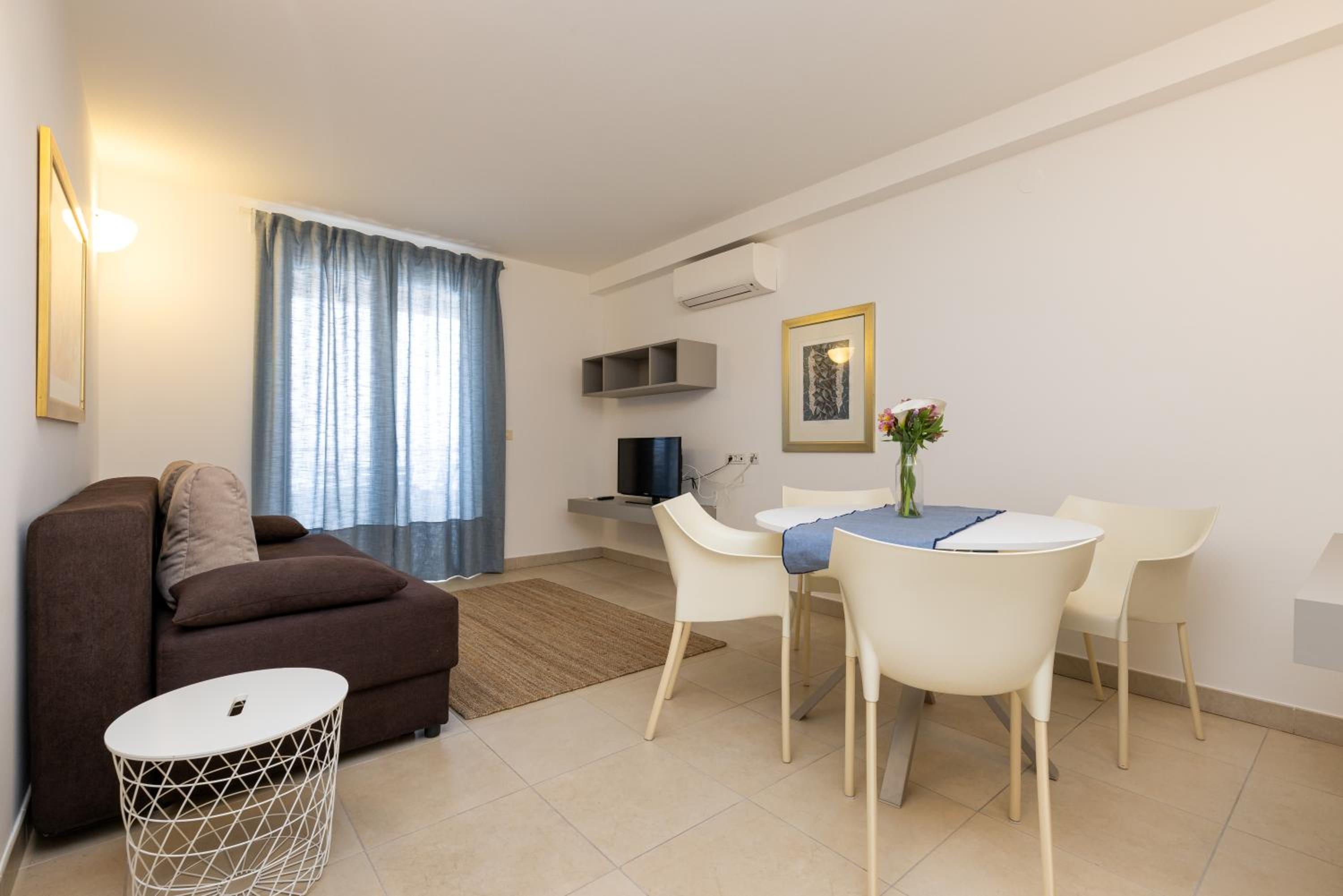 One-Bedroom Apartment with Sea View and Balcony