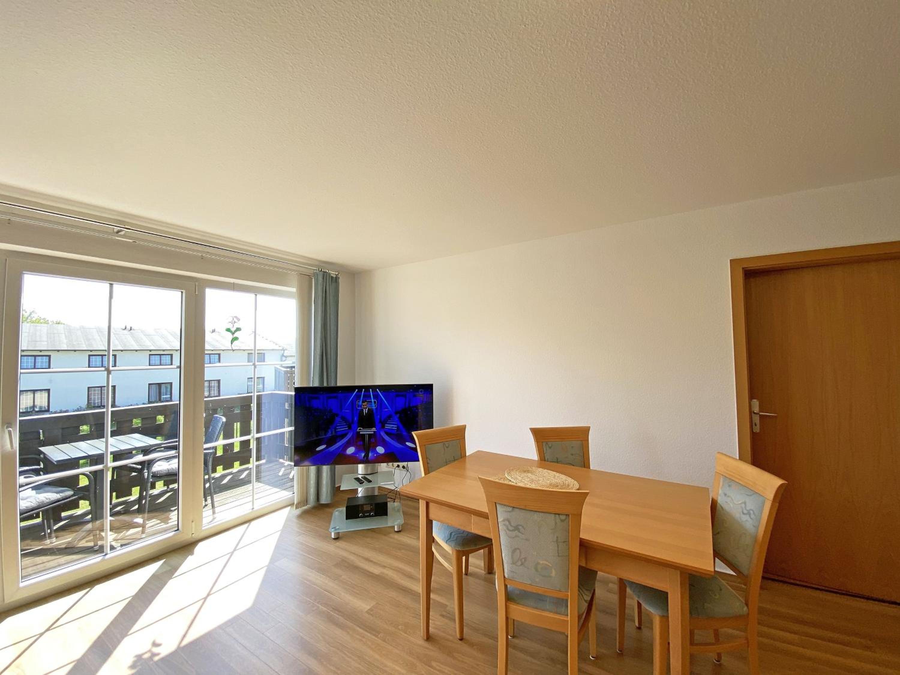Two-Bedroom Apartment with Balcony photo 3