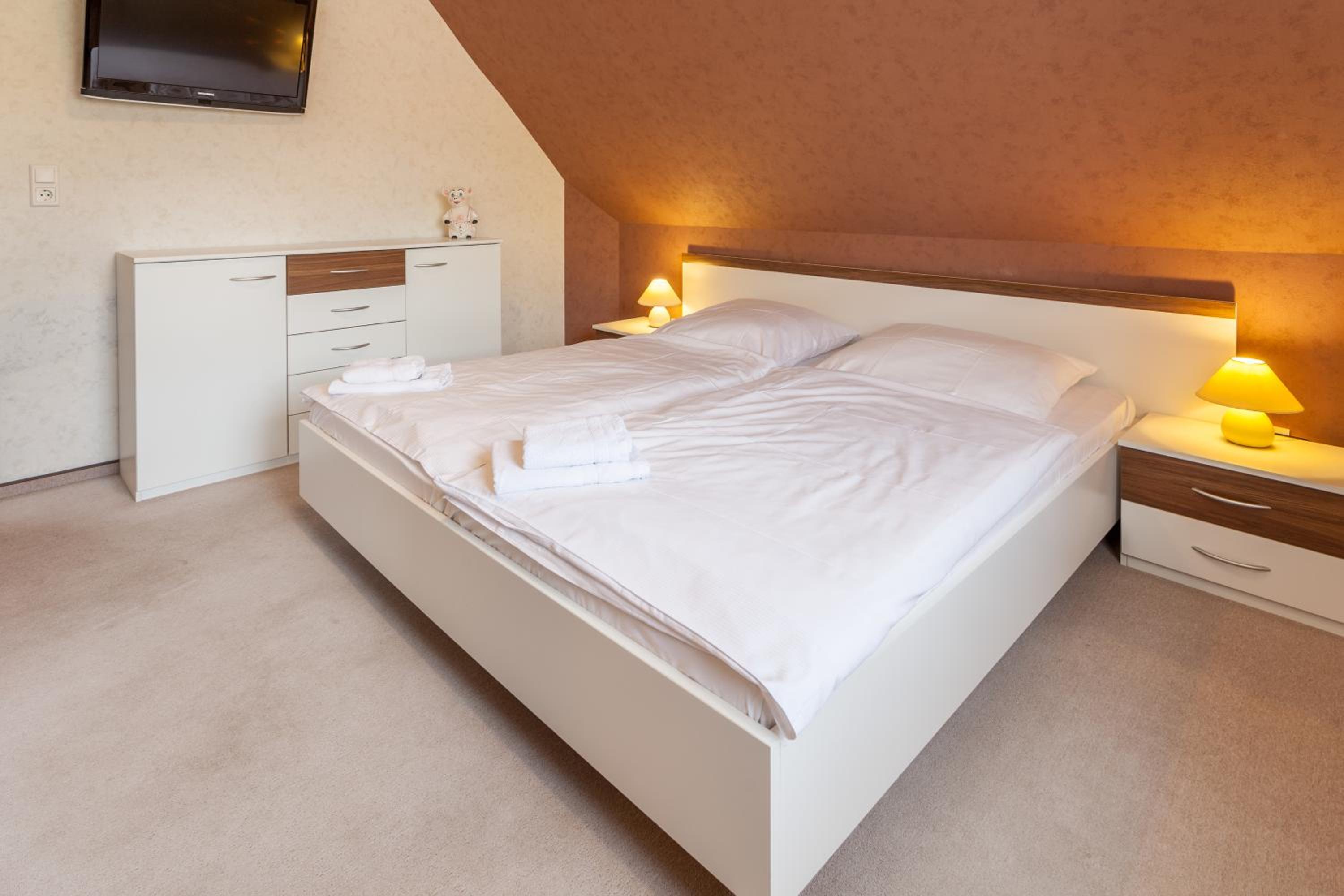 Double Room - Photo 5