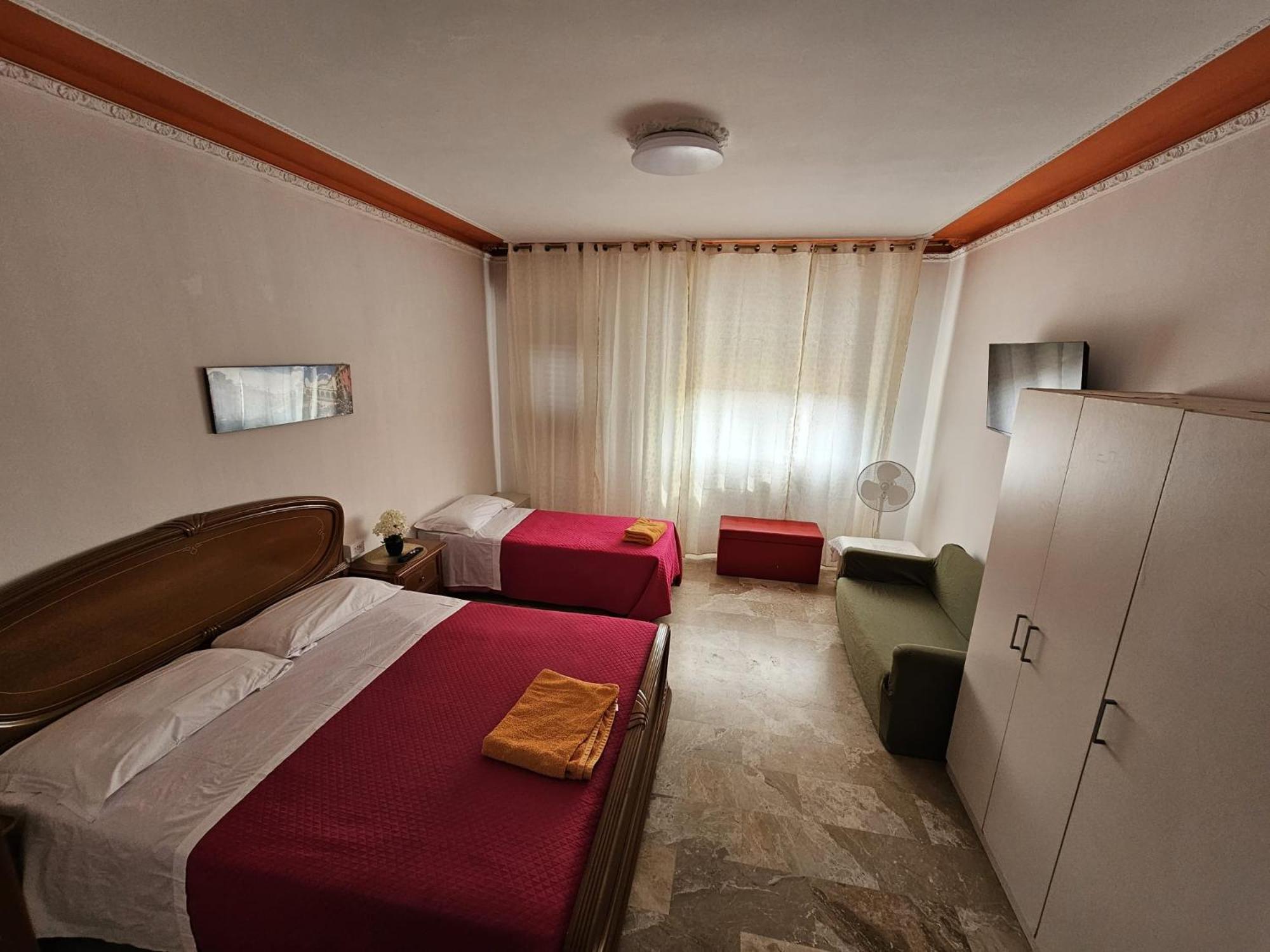 Basic Triple Room with Shared Bathroom photo 1