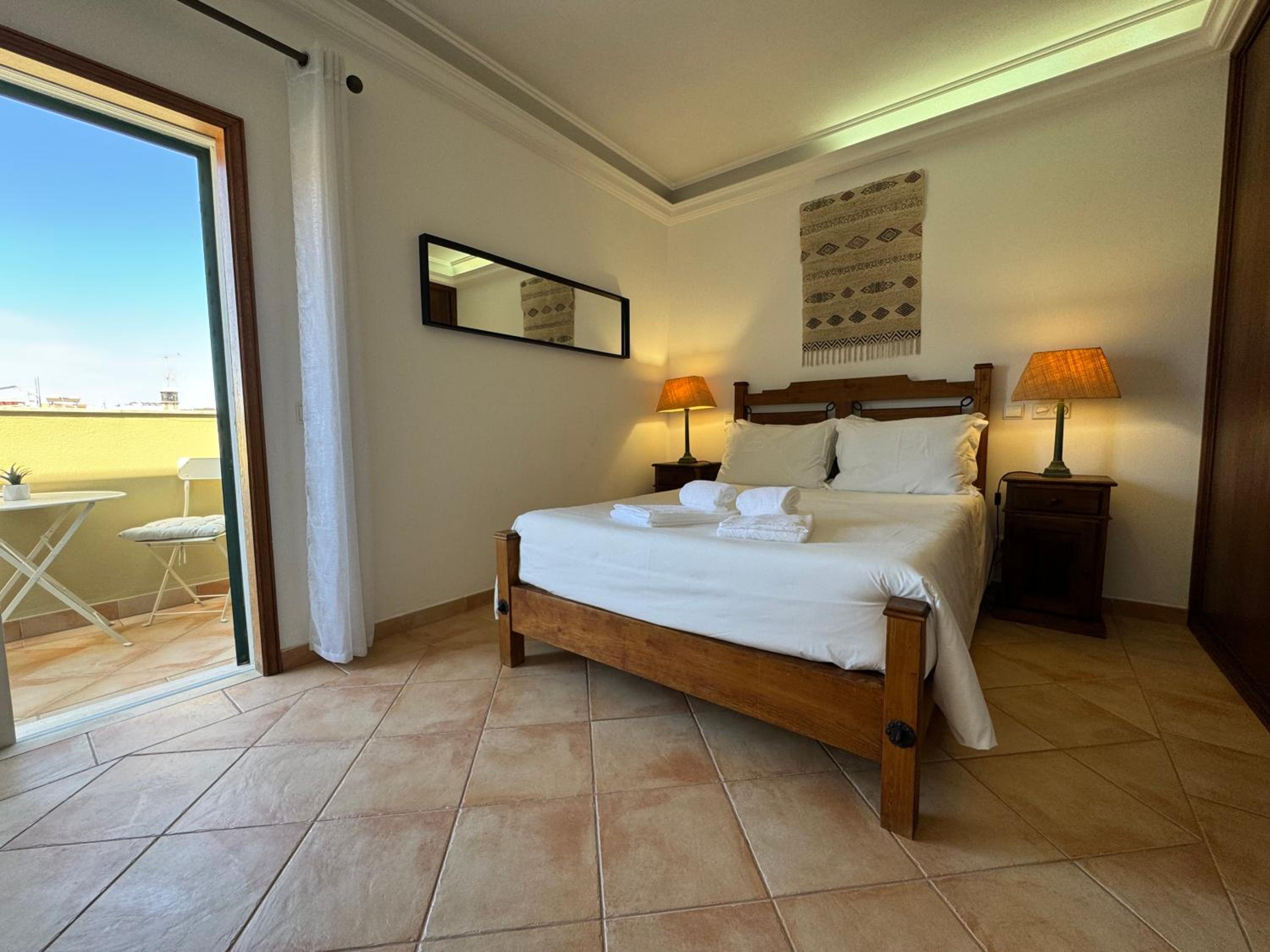 Double Room with Shared External Bathroom and Balcony photo 2