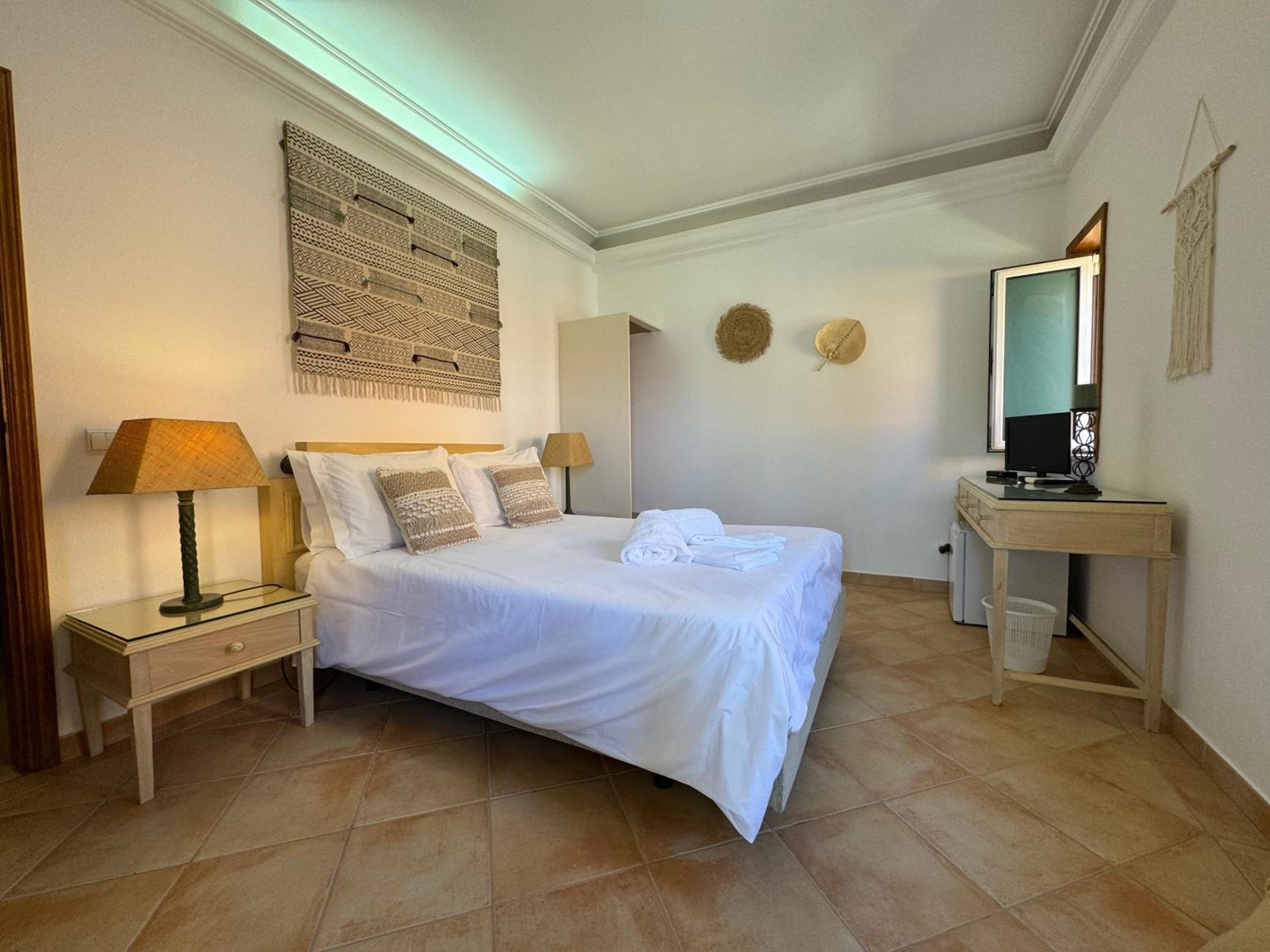 Double Room with Shared External Bathroom and Balcony photo 1