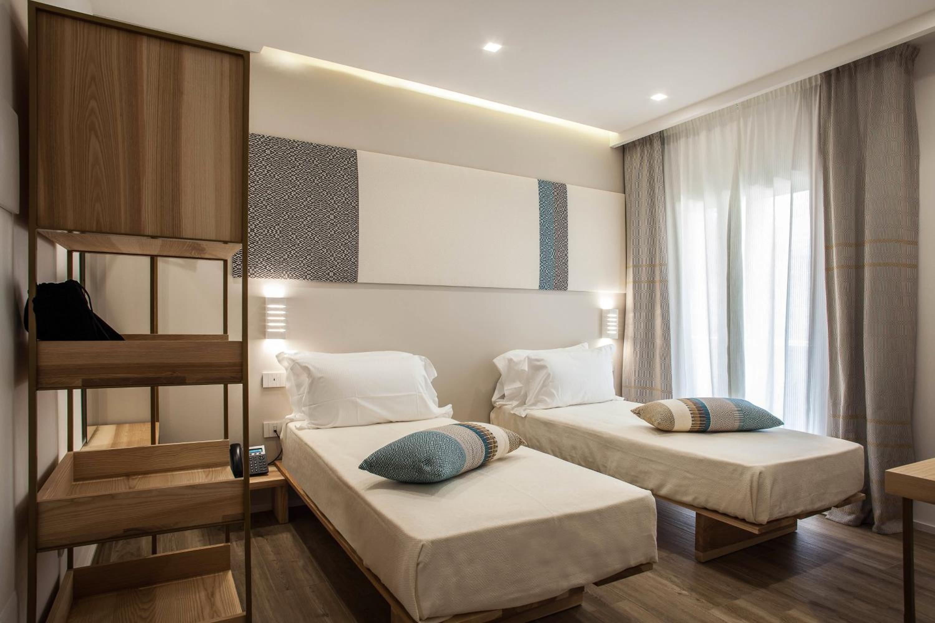 Standard Double Or Twin Room - Photo 10