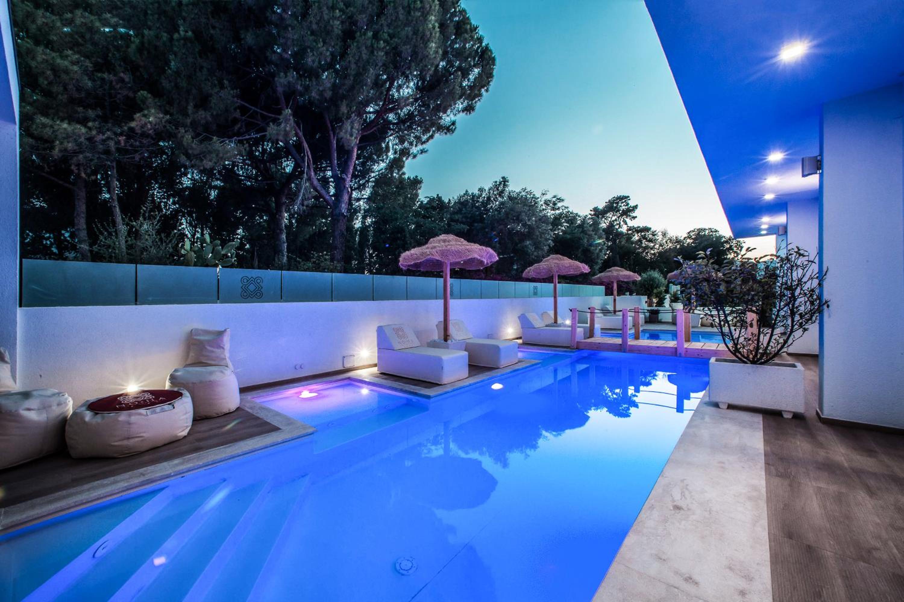 Deluxe Double or Twin Room with Pool Access - Photo 22