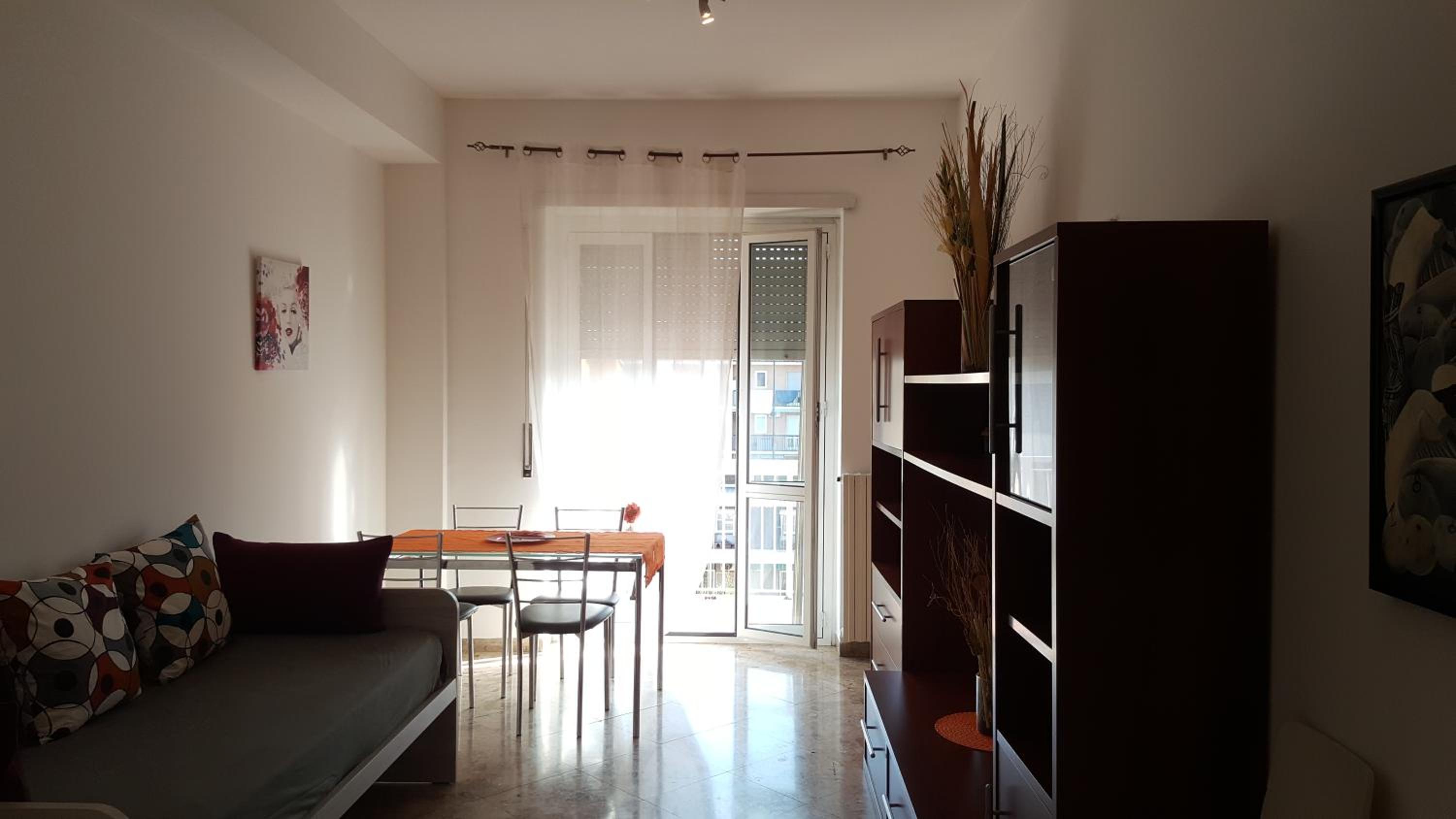One-Bedroom Apartment photo 1
