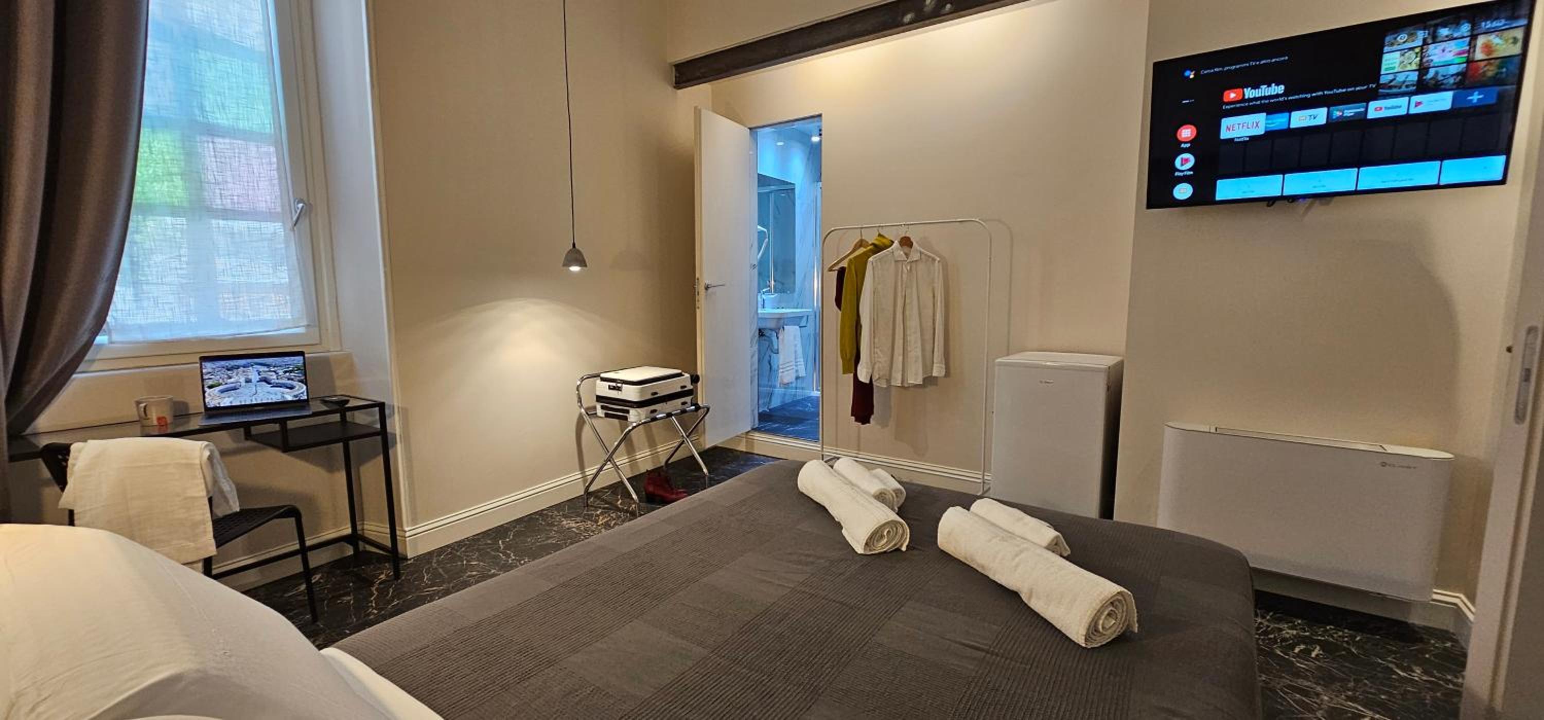 Standard King Room photo 2