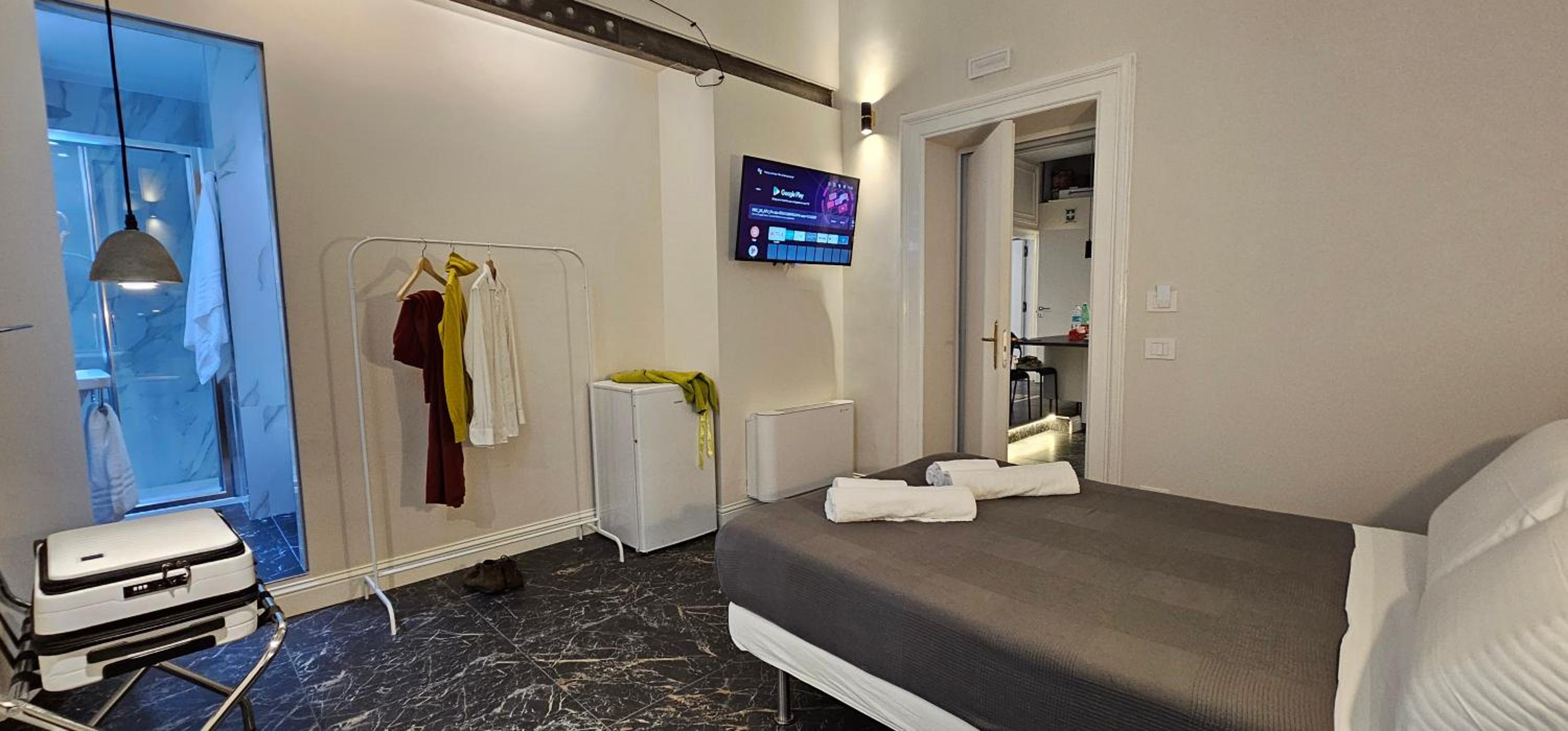 Standard King Room photo 3