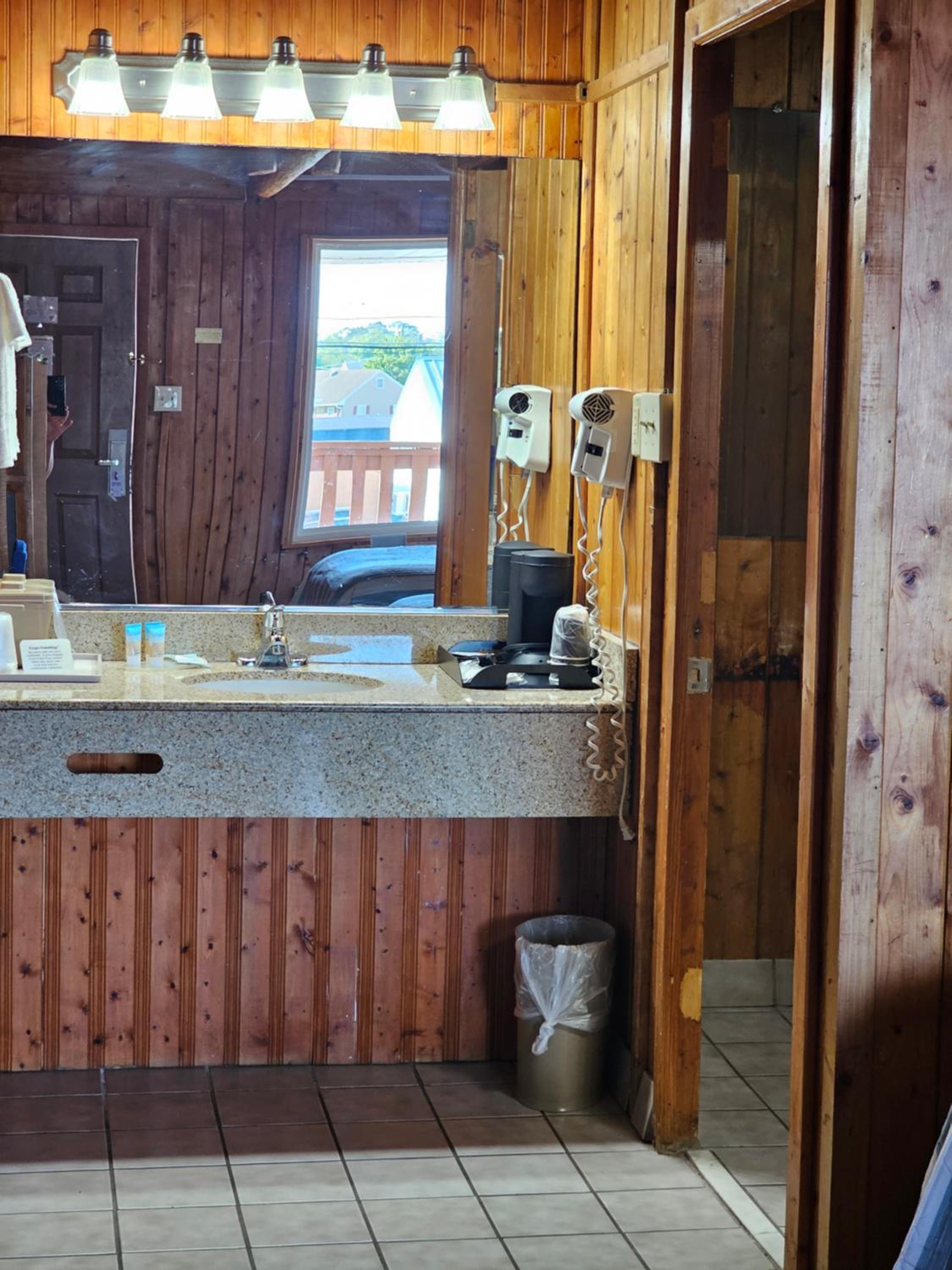 Deluxe Double Room with Two Double Beds - Non-Smoking - Photo 4