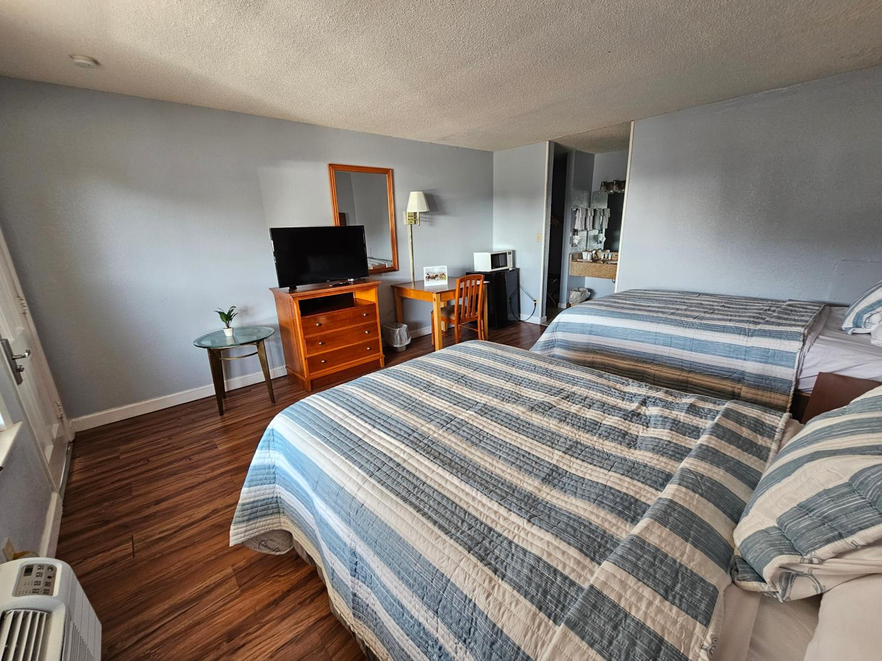 Double Room with Two Double Beds - Non-Smoking - Photo 1