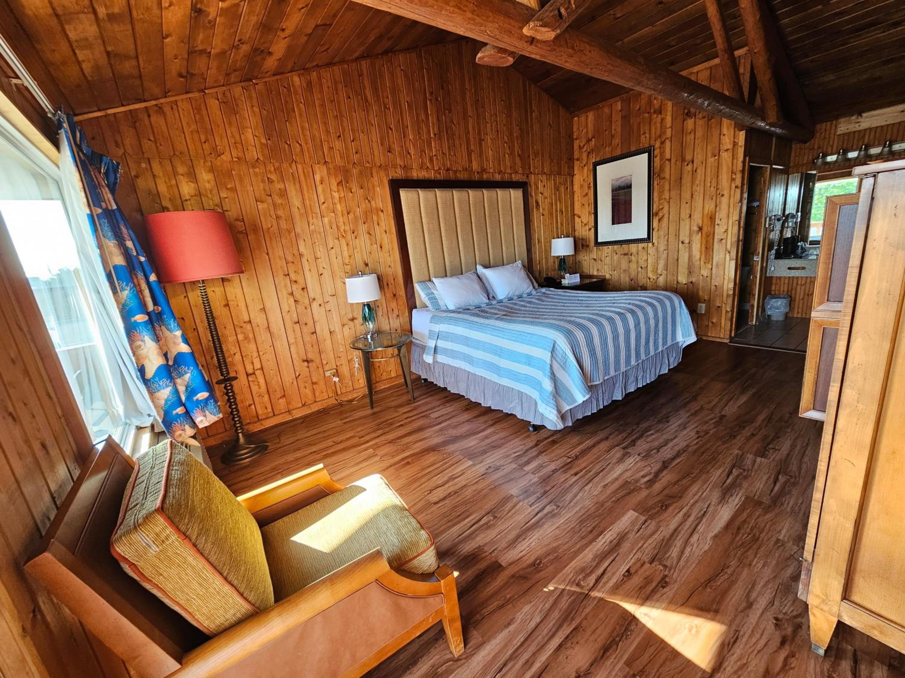 Deluxe King Room - Photo 6