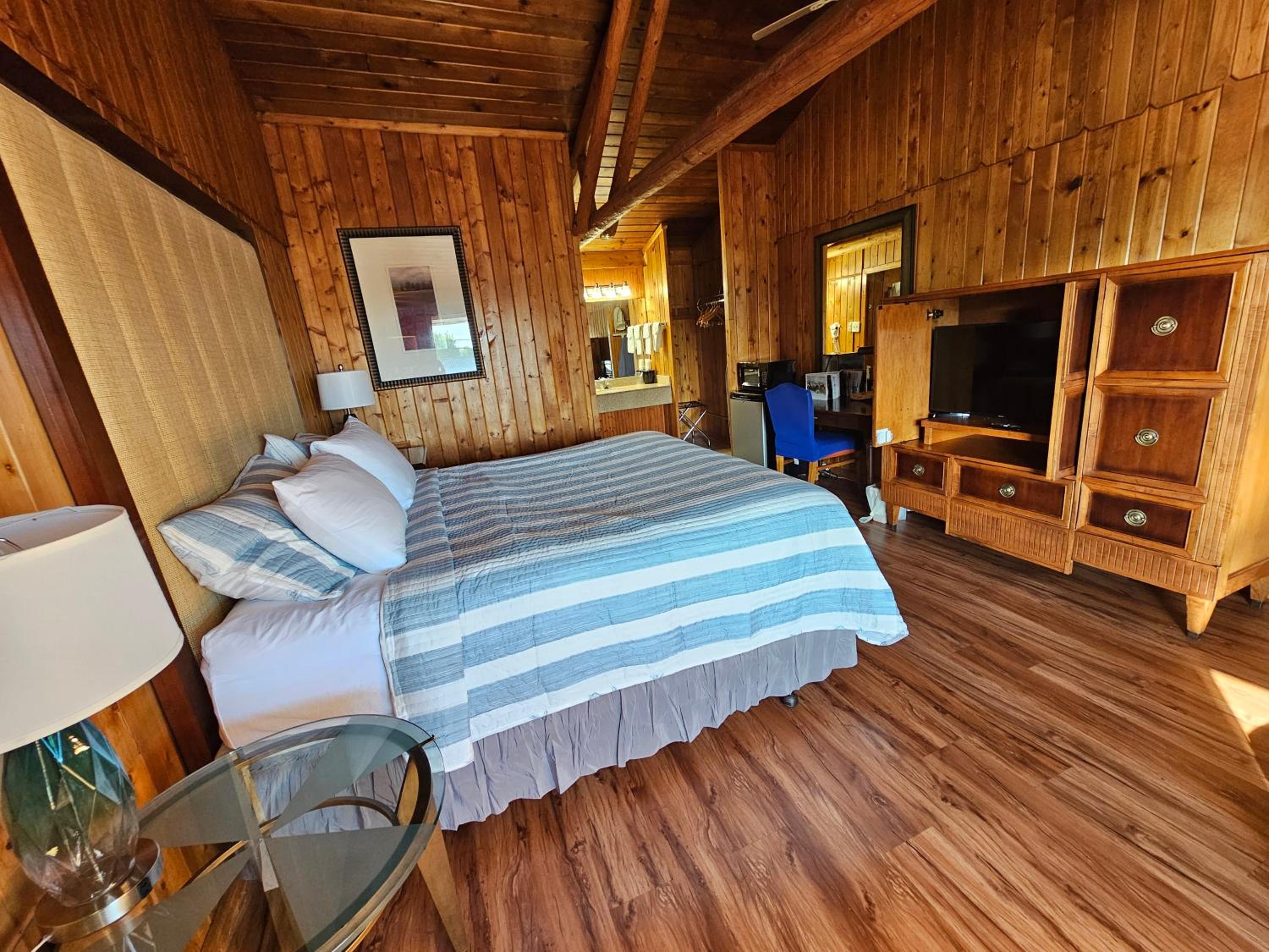 Deluxe King Room - Photo 3