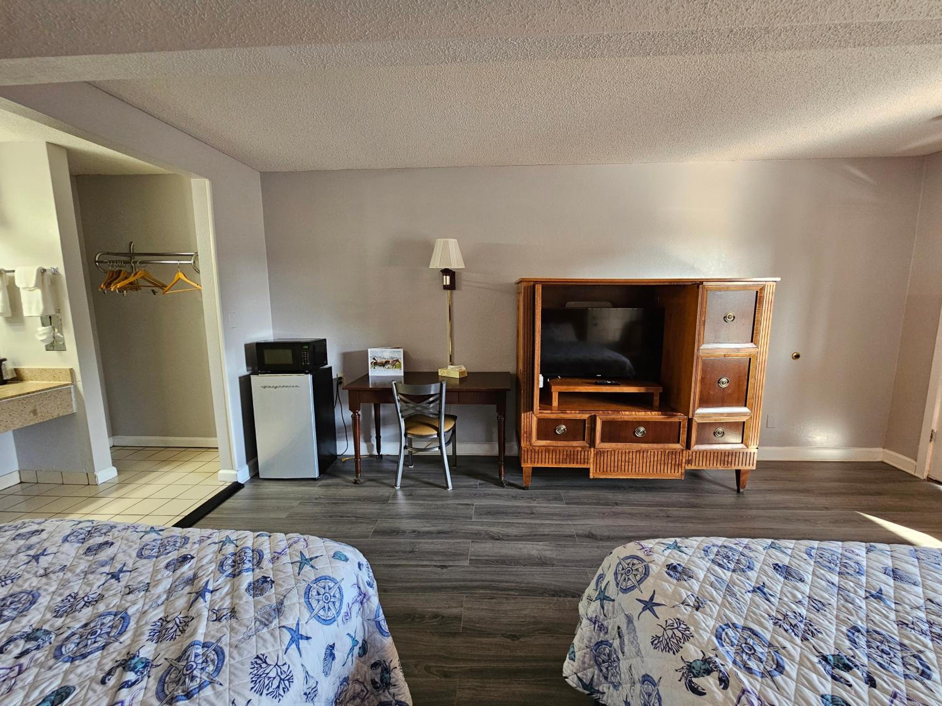 Double Room with Two Double Beds - Non-Smoking - Photo 3
