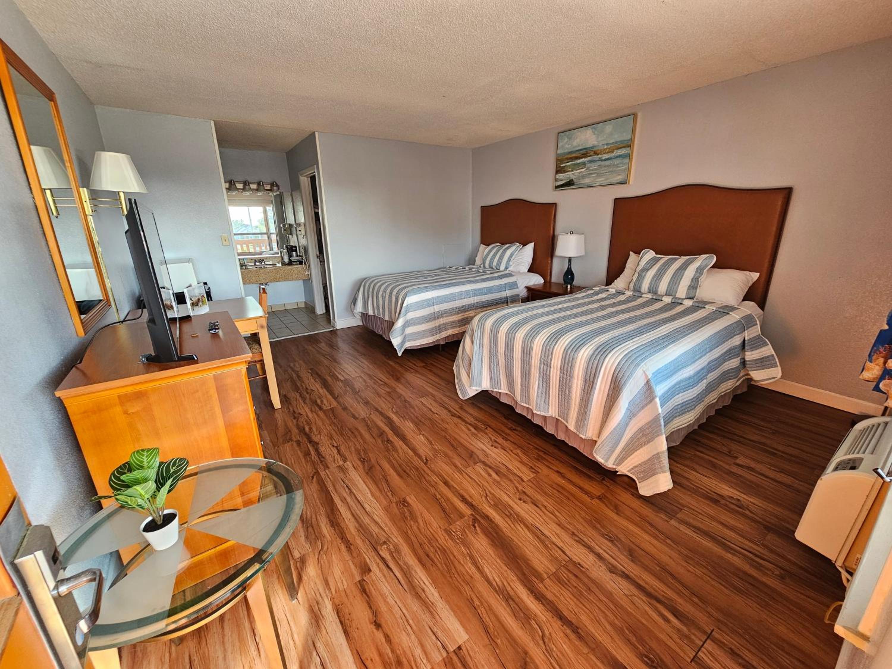 Double Room with Two Double Beds - Non-Smoking - Photo 7