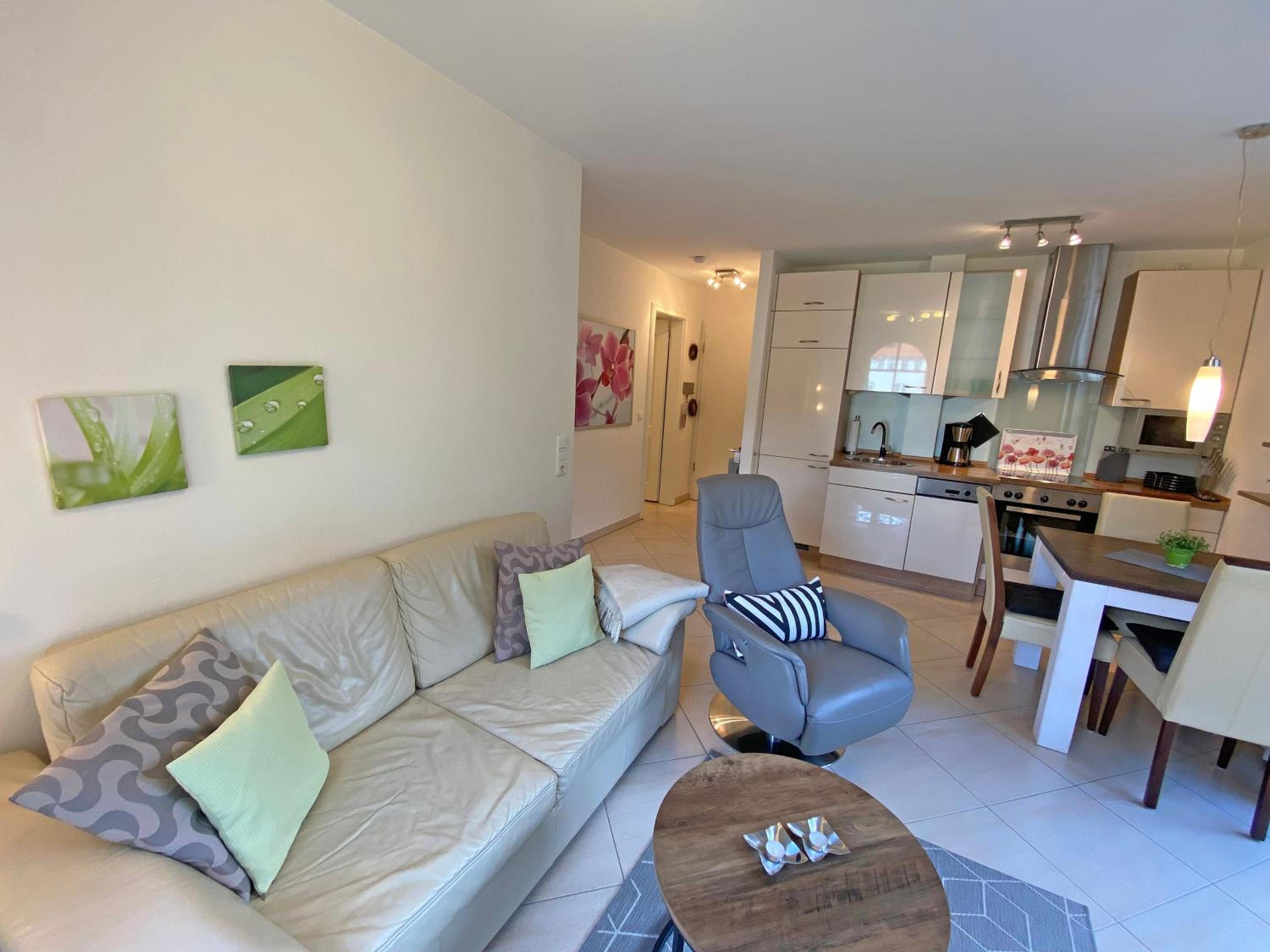 One-Bedroom Apartment with Balcony photo 1