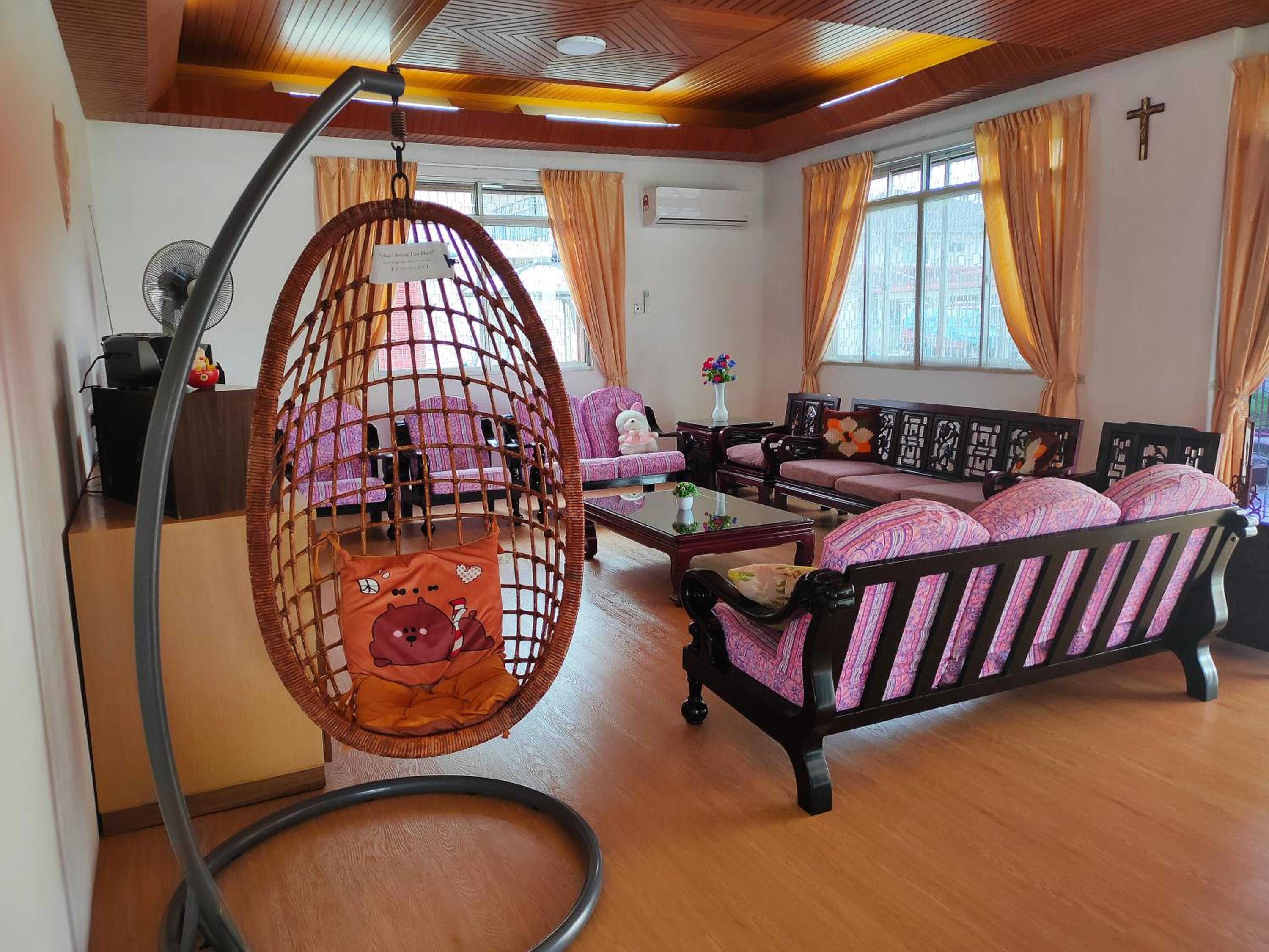 Five-Bedroom House photo 2