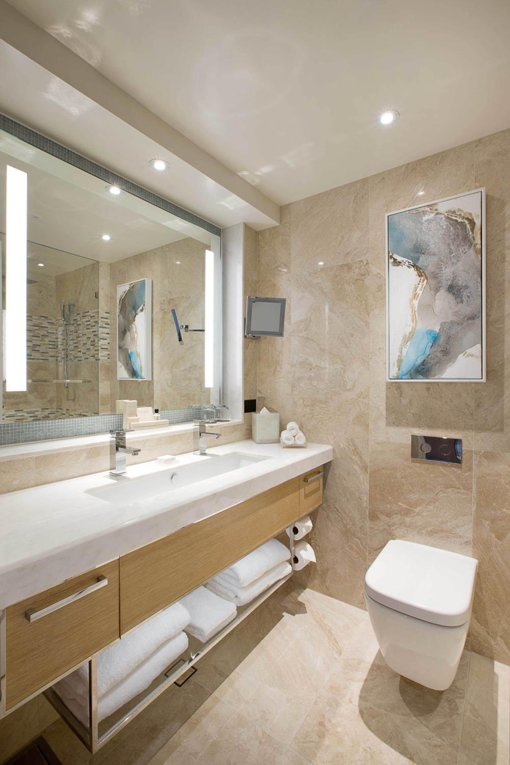 Executive Deluxe King Room - Photo 4