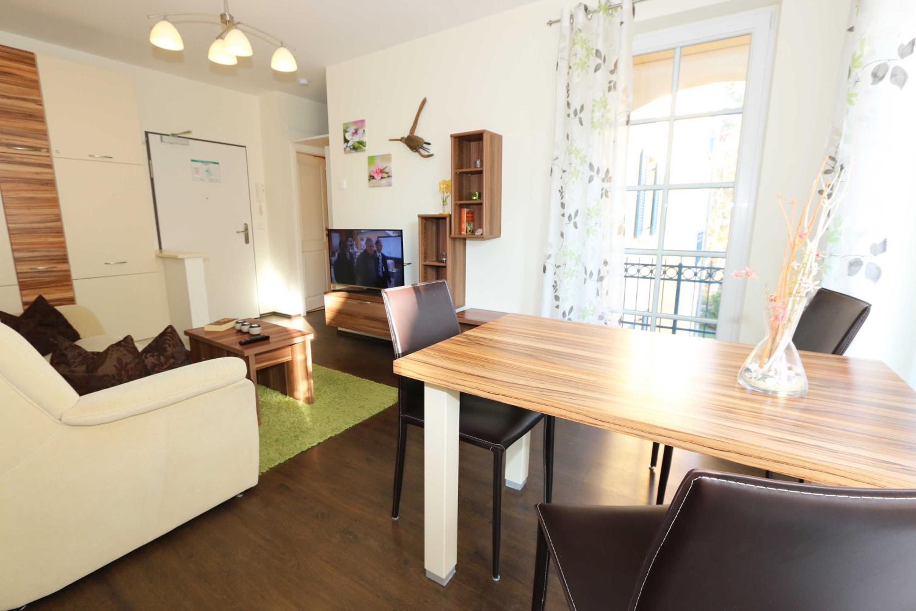 One-Bedroom Apartment with Balcony photo 2