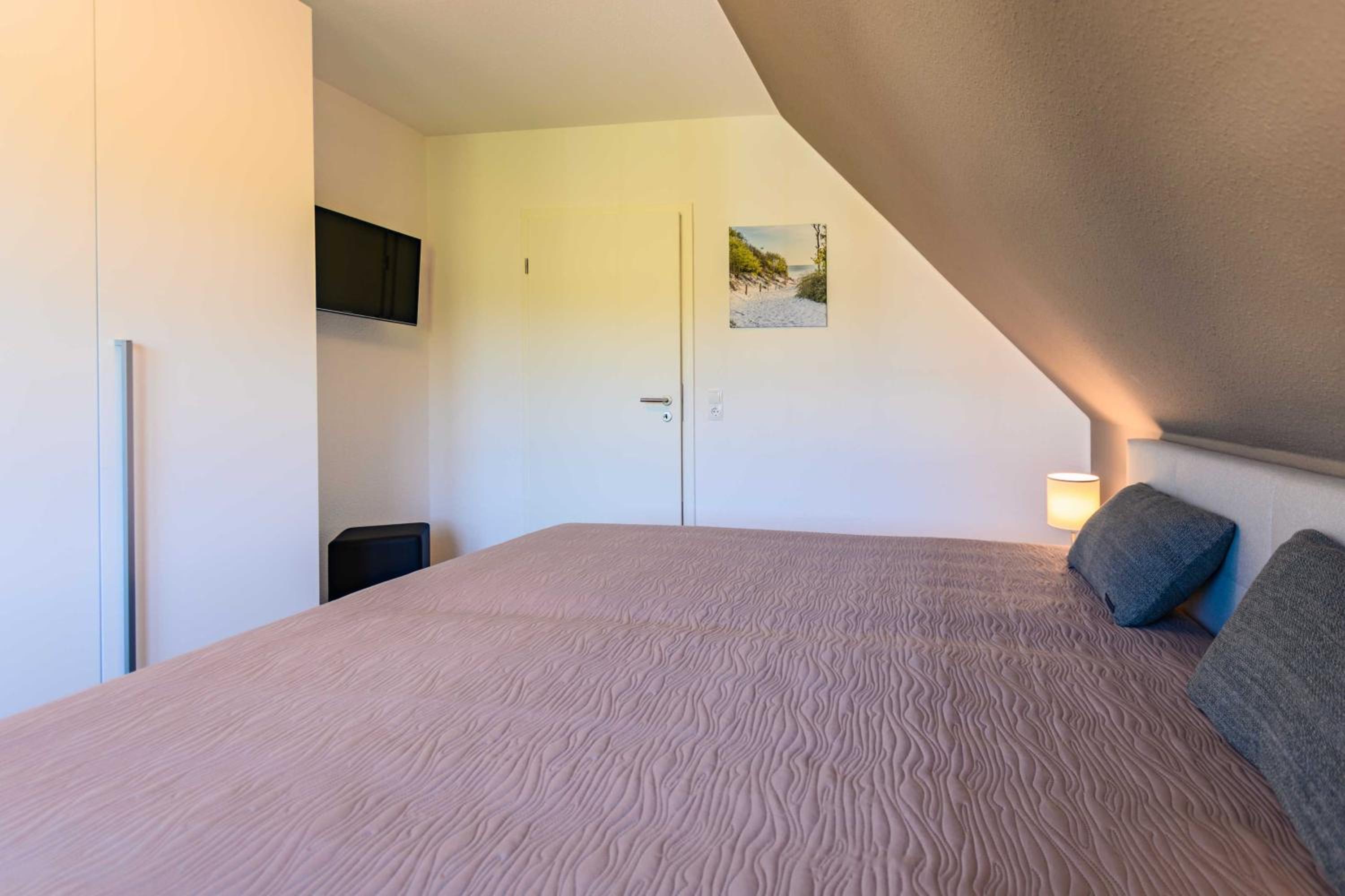 Two-Bedroom Apartment with Shower  photo 2