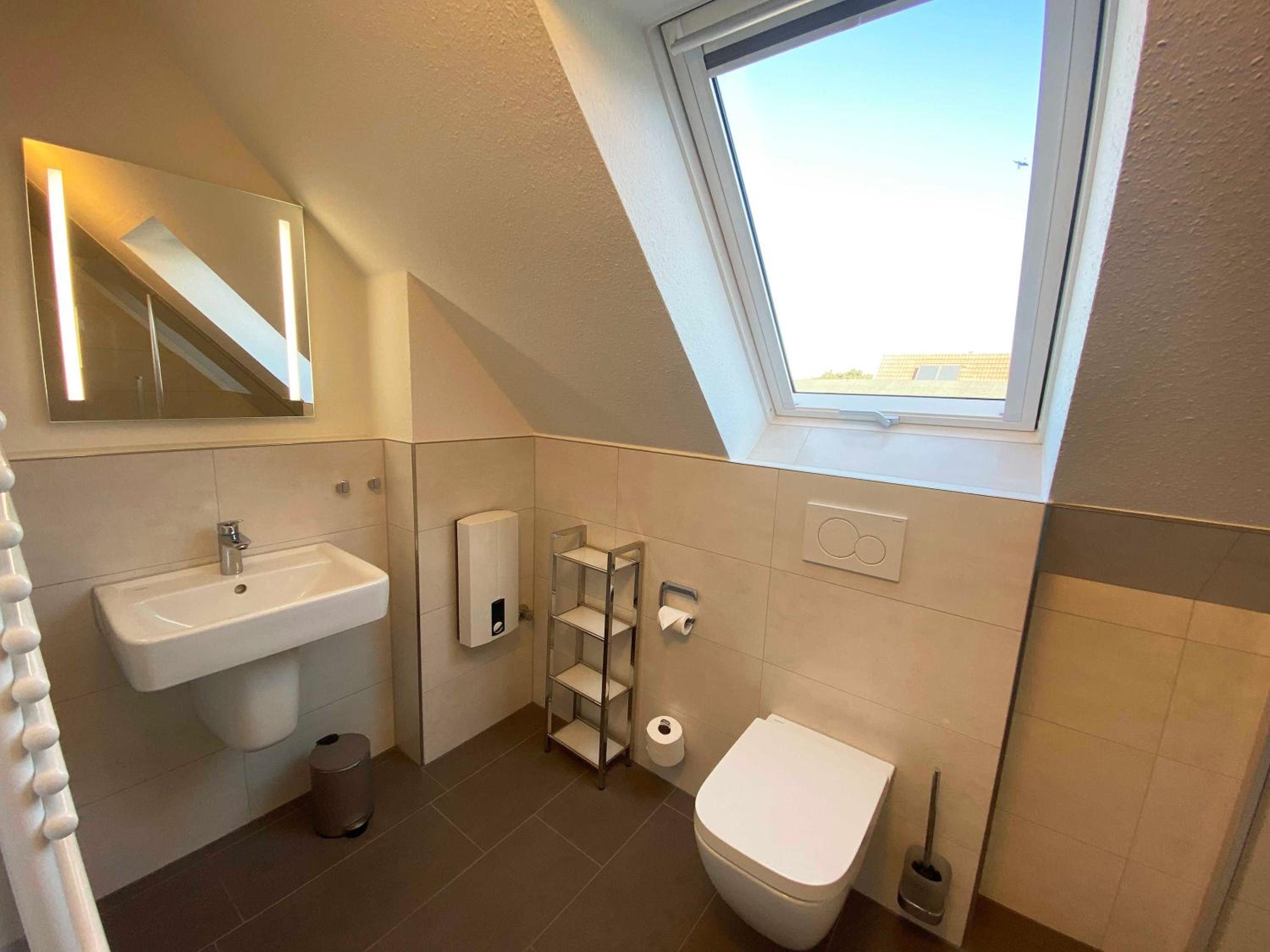 Two-Bedroom Apartment with Shower  photo 3
