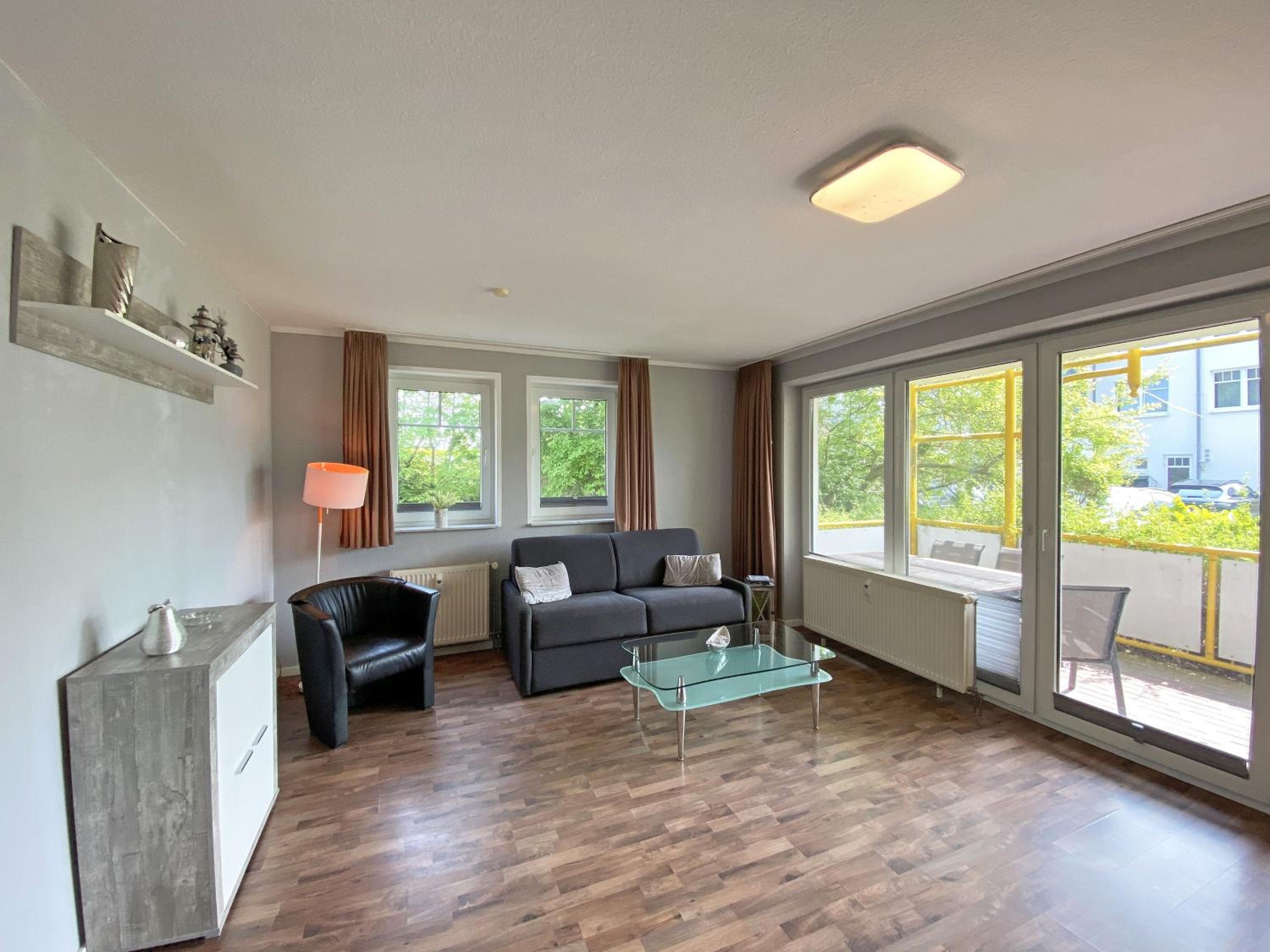 One-Bedroom Apartment with Balcony photo 1