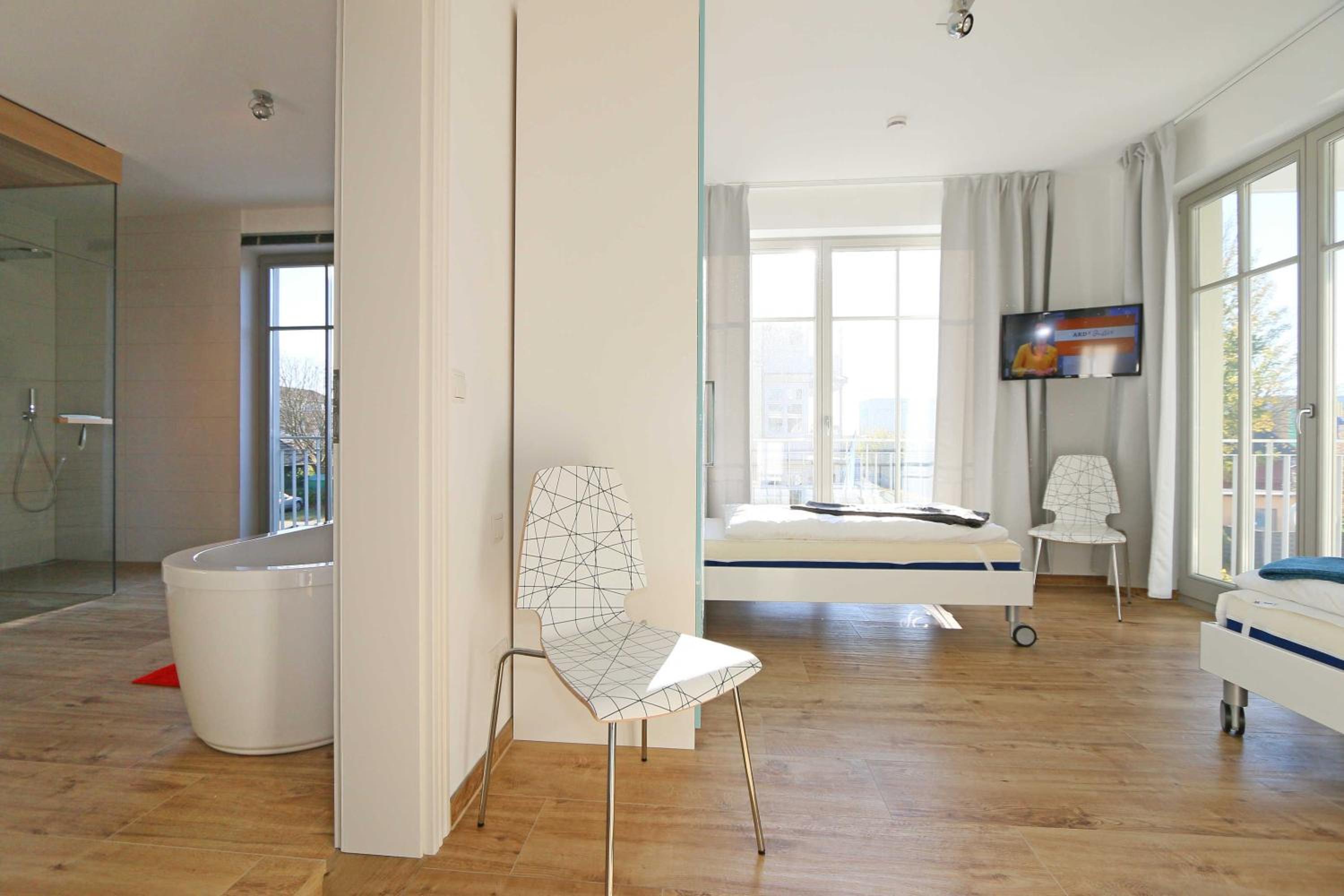 Two-Bedroom Apartment with Balcony photo 3