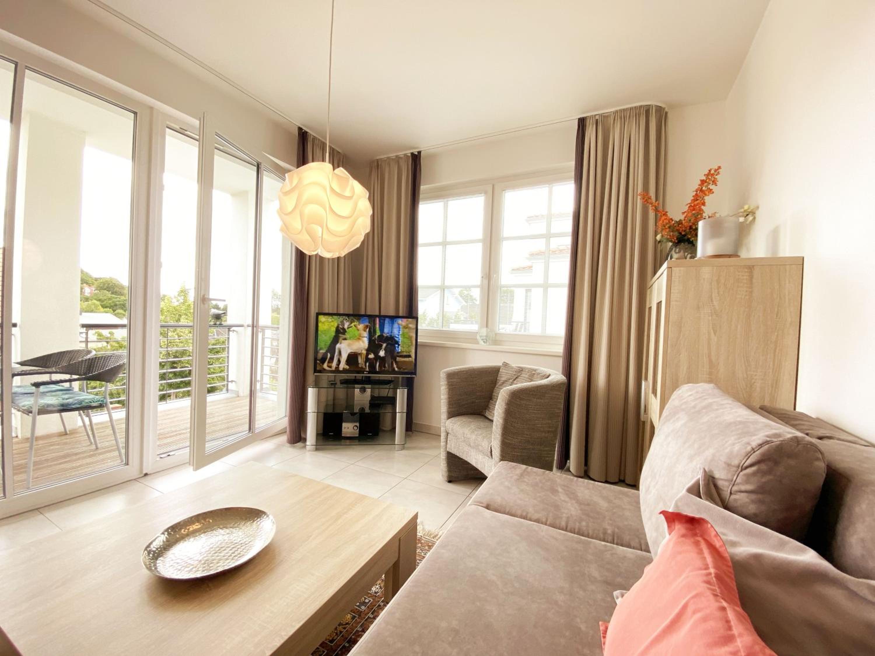 One-Bedroom Apartment with Balcony photo 3